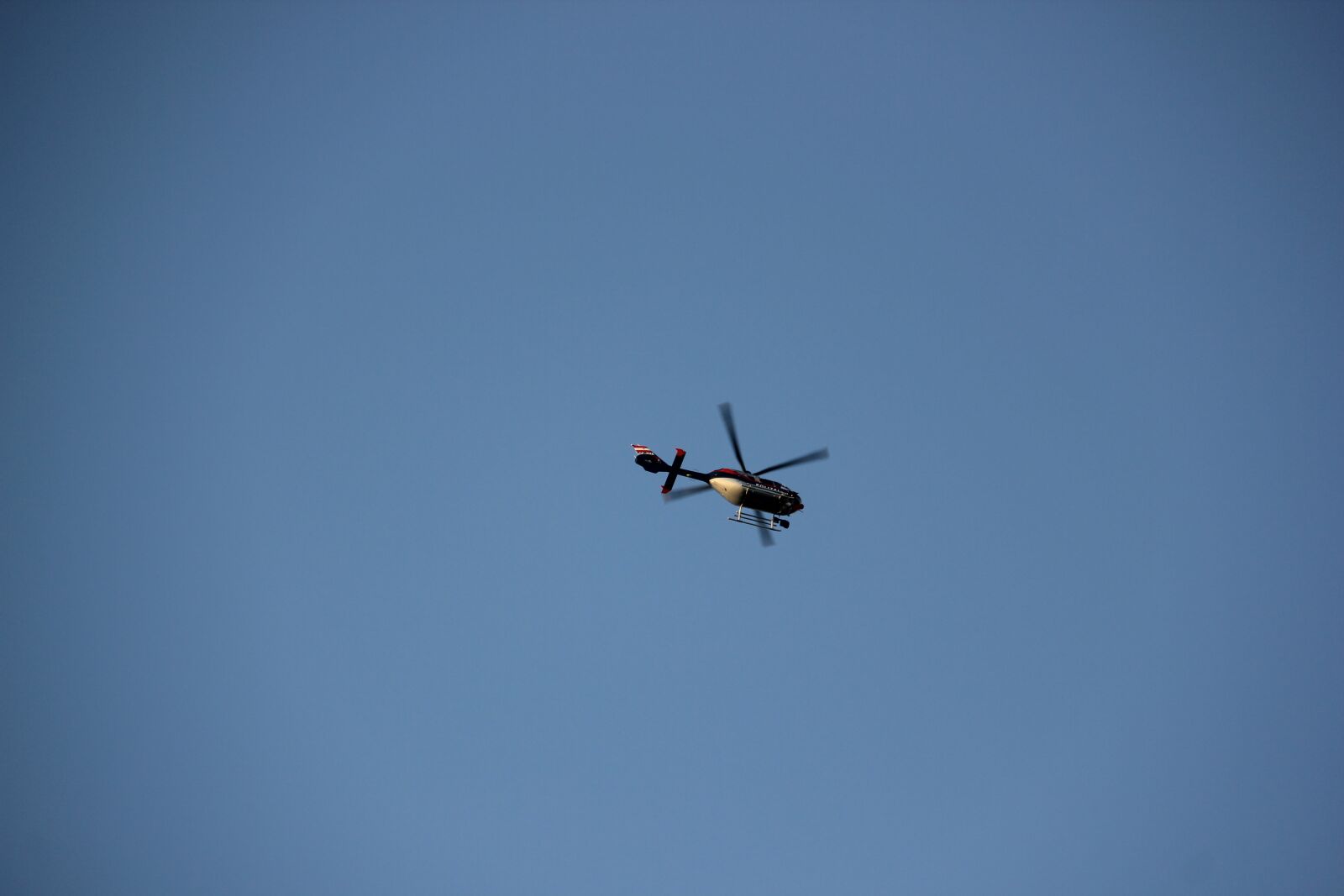 Canon EOS 550D (EOS Rebel T2i / EOS Kiss X4) sample photo. Vienna, police, helicopter photography