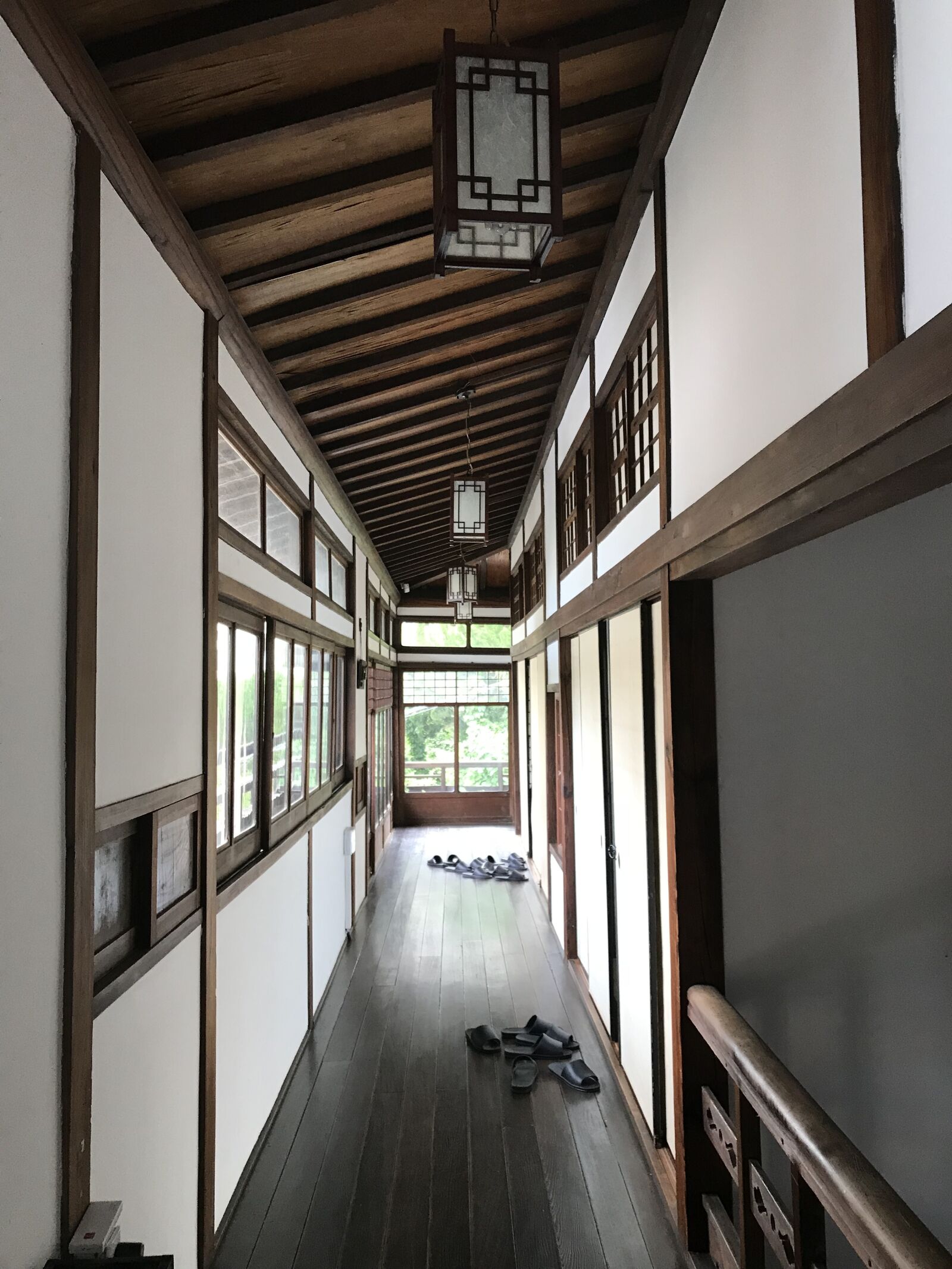 iPhone 7 back camera 3.99mm f/1.8 sample photo. Japanese house, floor, wood photography