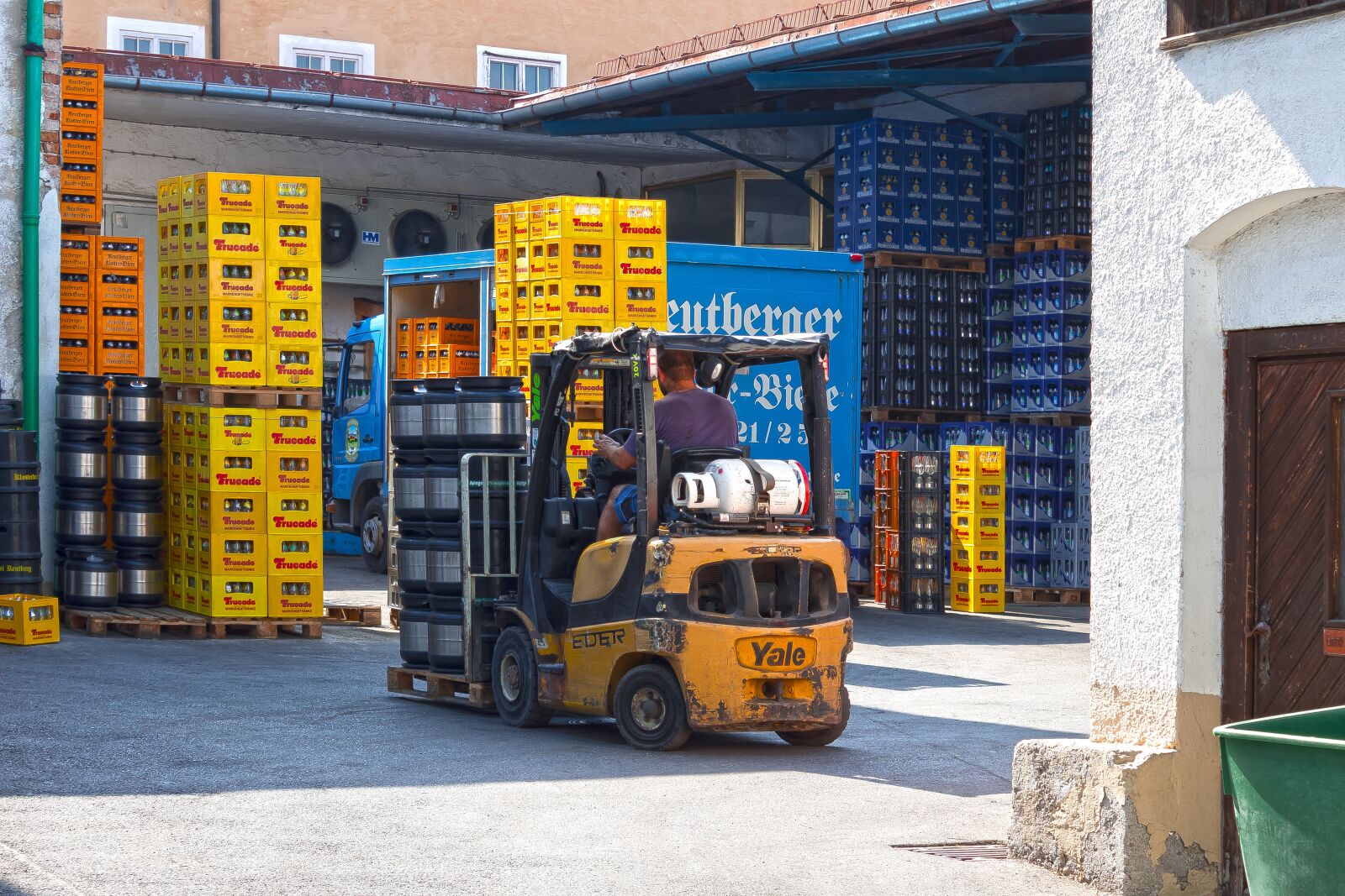 Canon EOS 1300D (EOS Rebel T6 / EOS Kiss X80) sample photo. Brewery, monastery brewery, reutberg photography