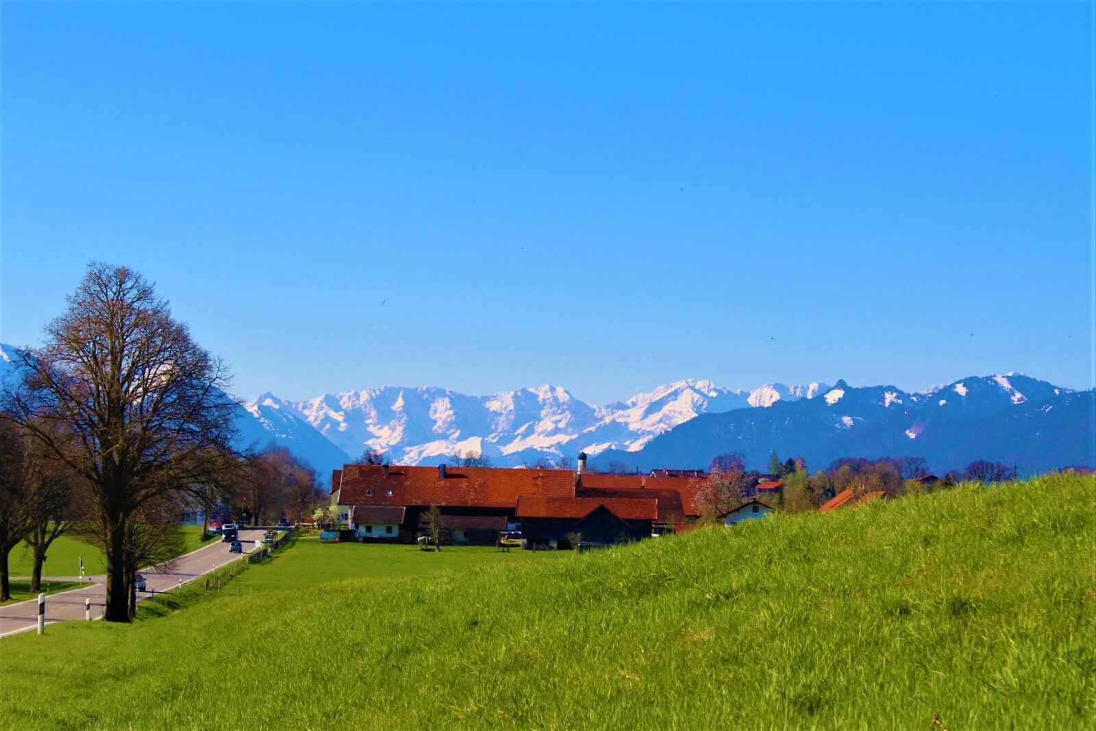 Canon EOS 1300D (EOS Rebel T6 / EOS Kiss X80) sample photo. Alpine, landscape, farm photography