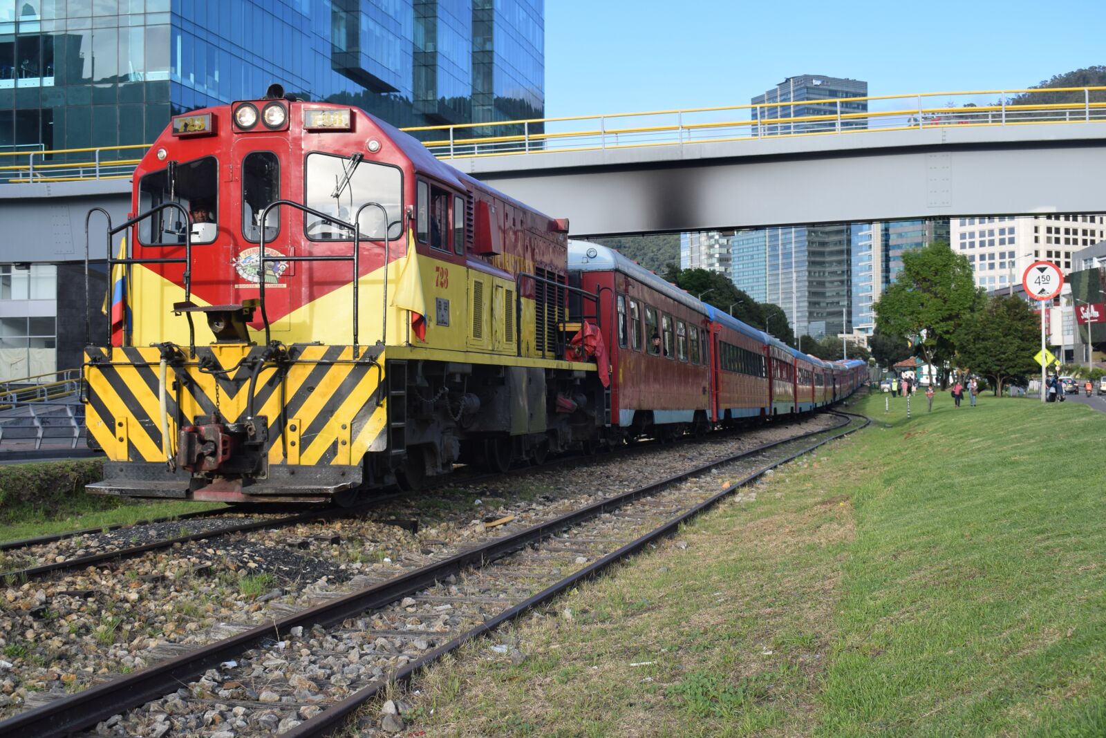 Nikon D3300 sample photo. Bogot , train of photography