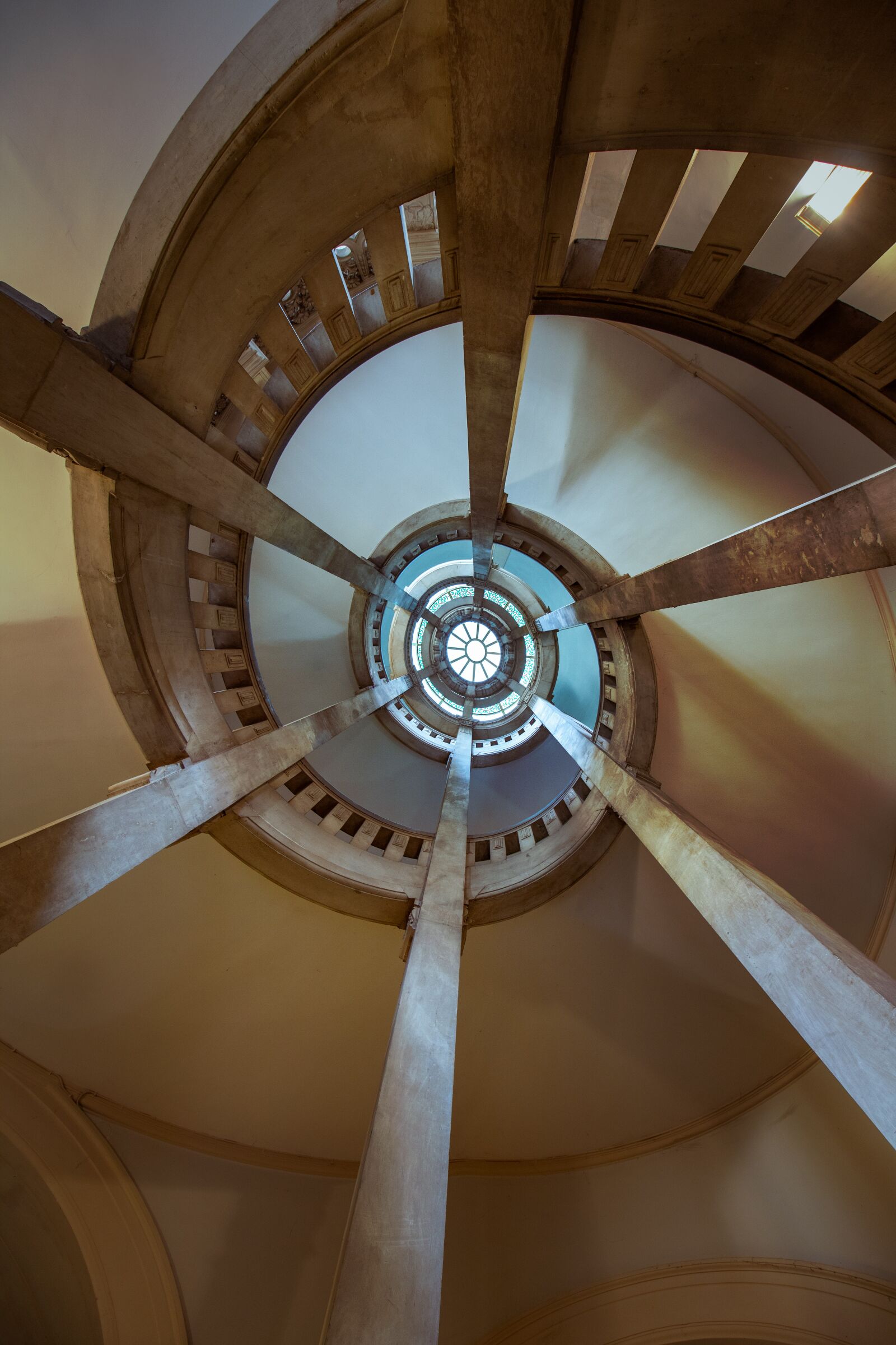 Canon EOS 750D (EOS Rebel T6i / EOS Kiss X8i) + Canon EF-S 10-18mm F4.5–5.6 IS STM sample photo. Abstract, staircase, upright photography