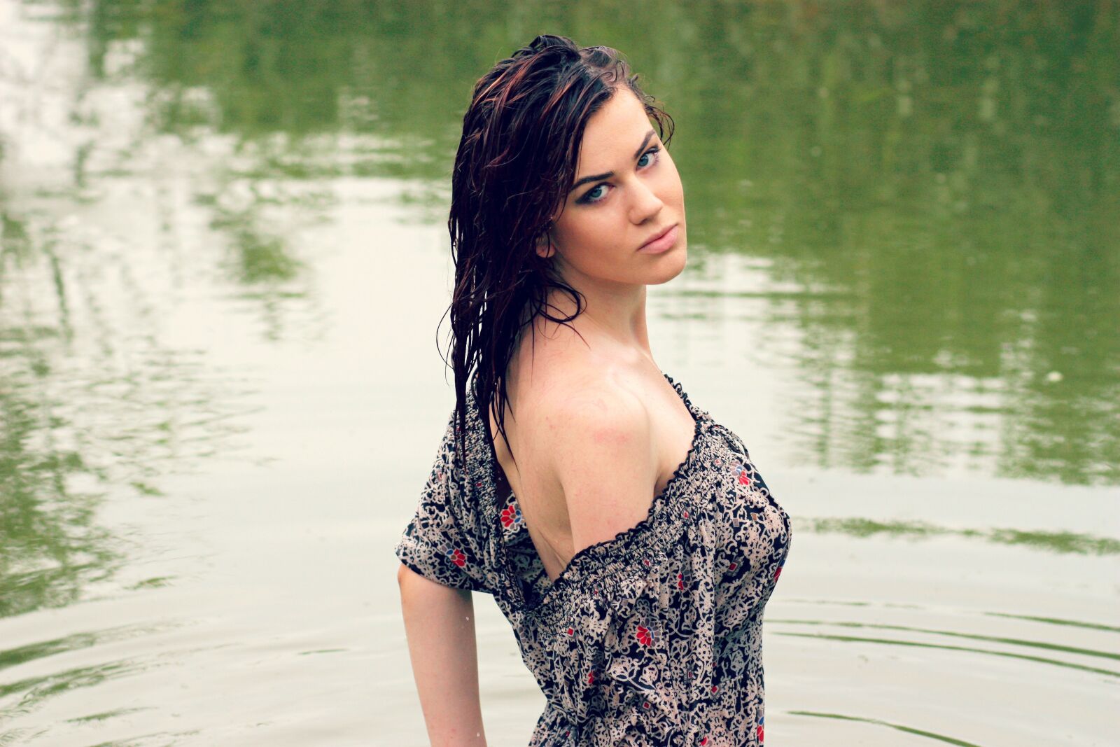Canon EOS 450D (EOS Rebel XSi / EOS Kiss X2) sample photo. Girl, water, wild photography