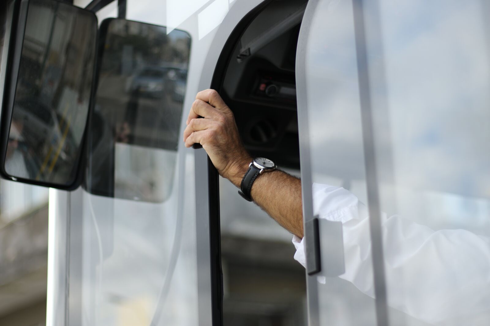 Canon EOS 7D Mark II sample photo. Hand, watch, bus photography