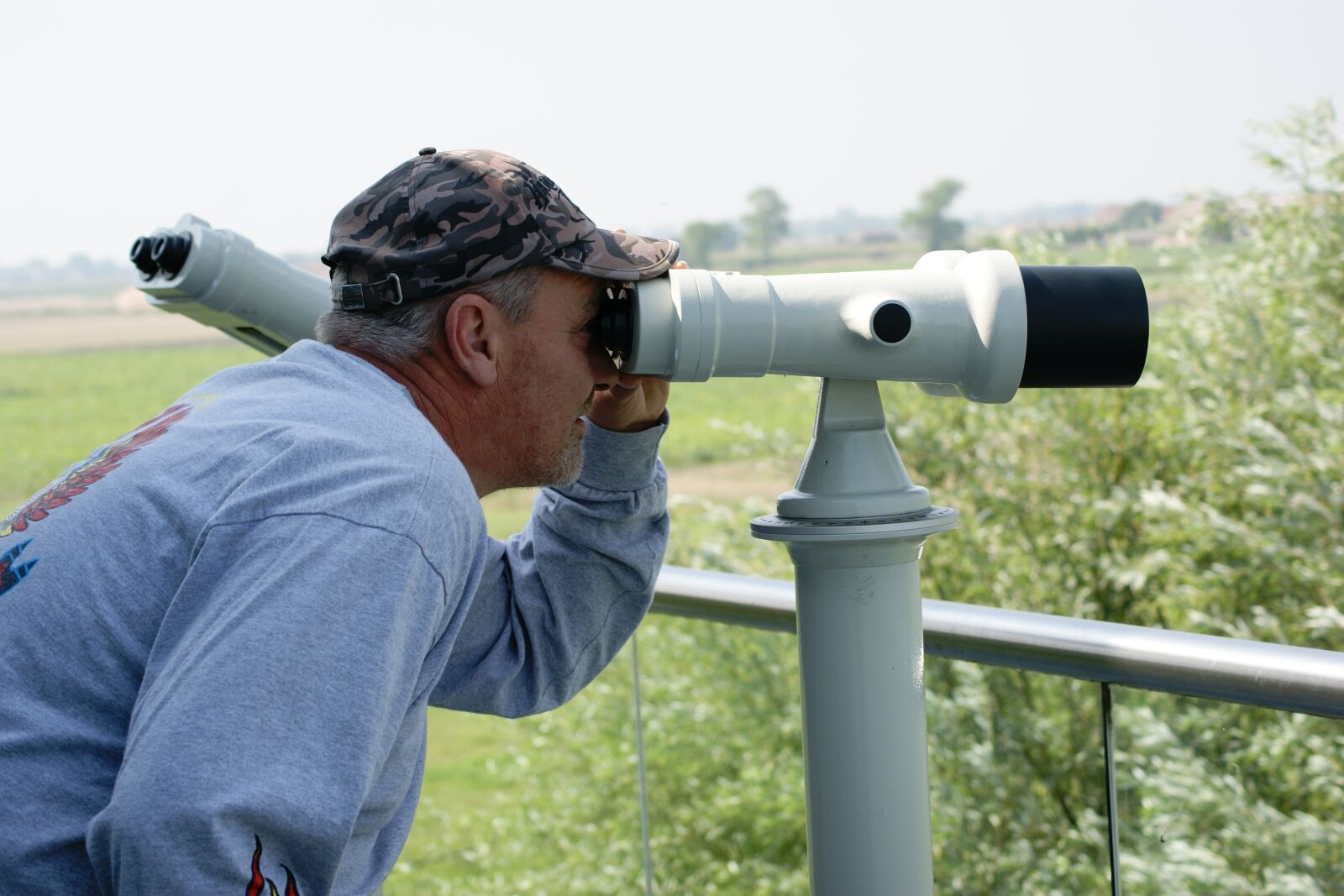 Sony Alpha DSLR-A390 sample photo. Binoculars, watch, observation photography