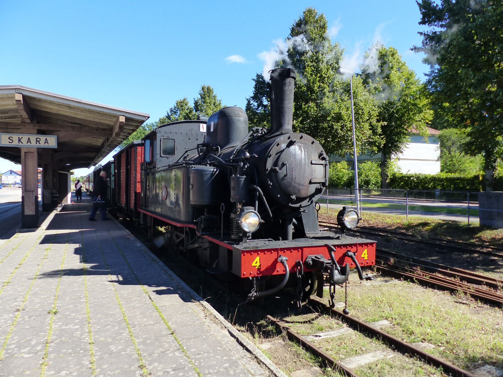 Panasonic Lumix DMC-FZ200 sample photo. Locomotive, steam locomotive, platform photography