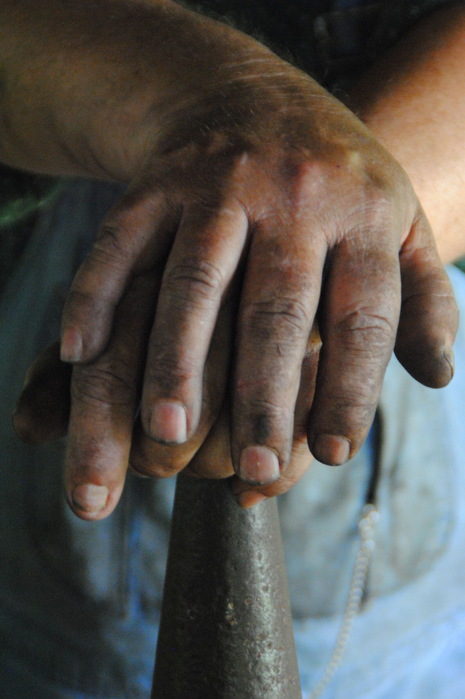 Nikon D3000 sample photo. Hands, work, ironwork photography