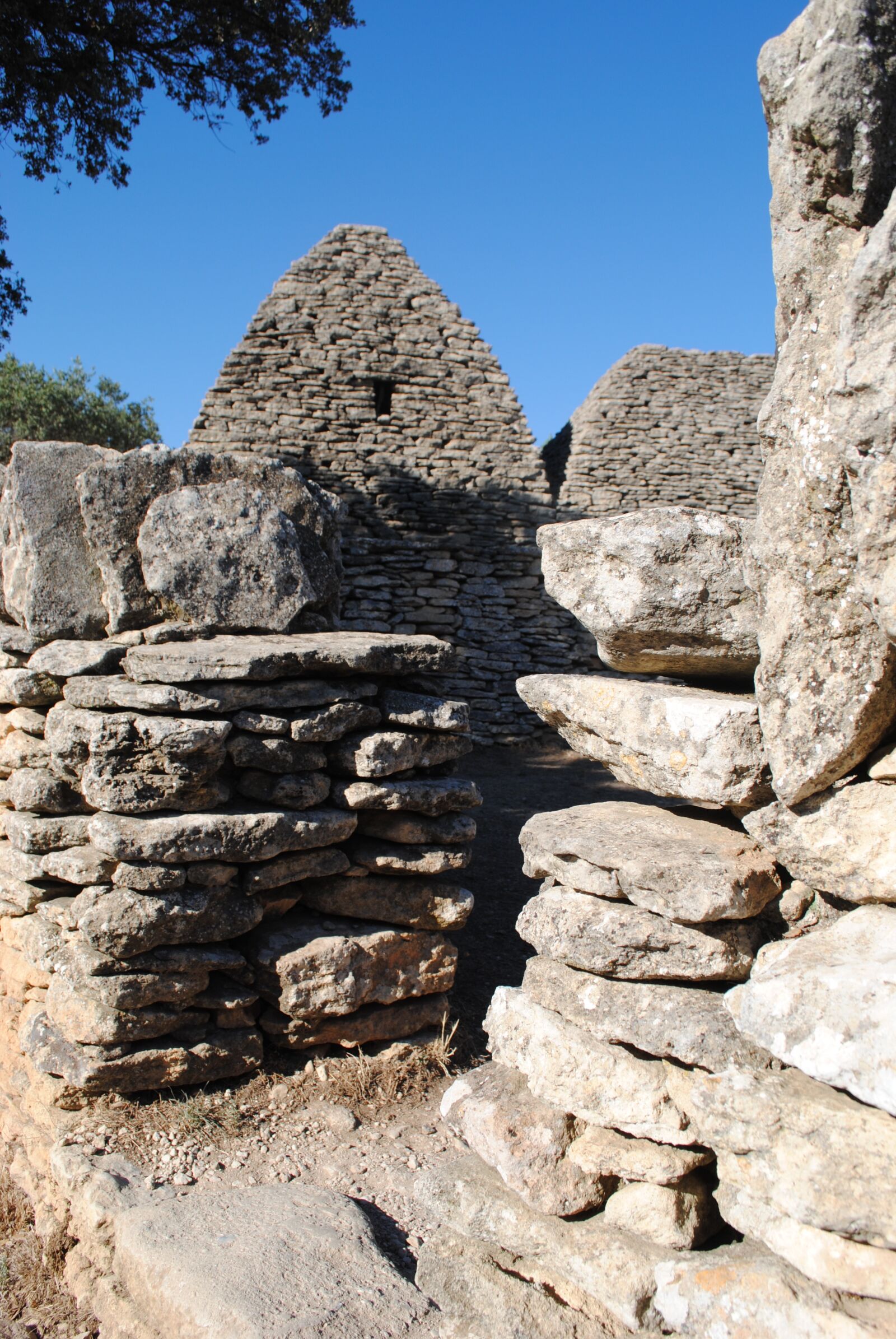 Nikon D3000 sample photo. Stone house, luberon, france photography