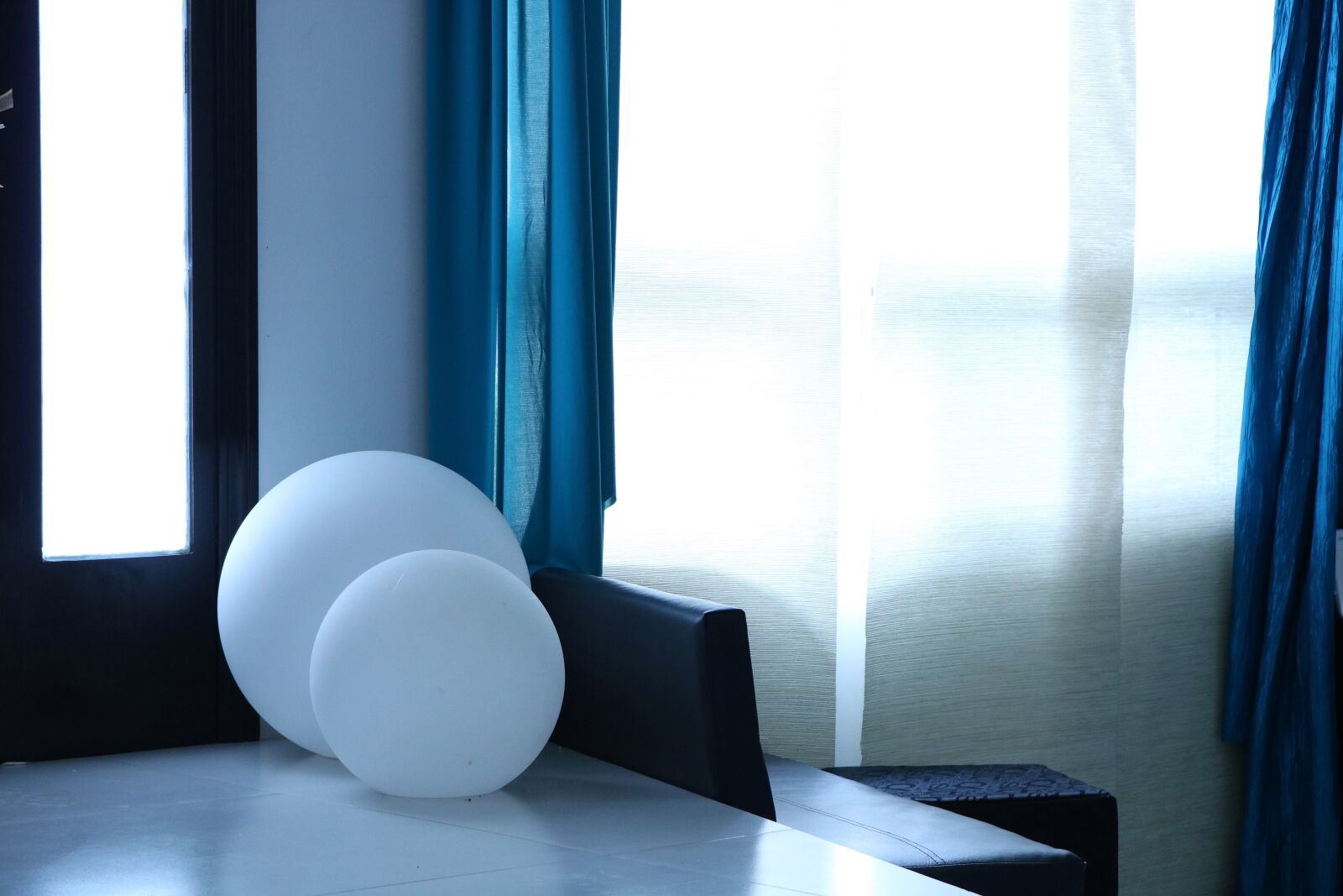 Canon EOS 750D (EOS Rebel T6i / EOS Kiss X8i) sample photo. Room, inside, in photography