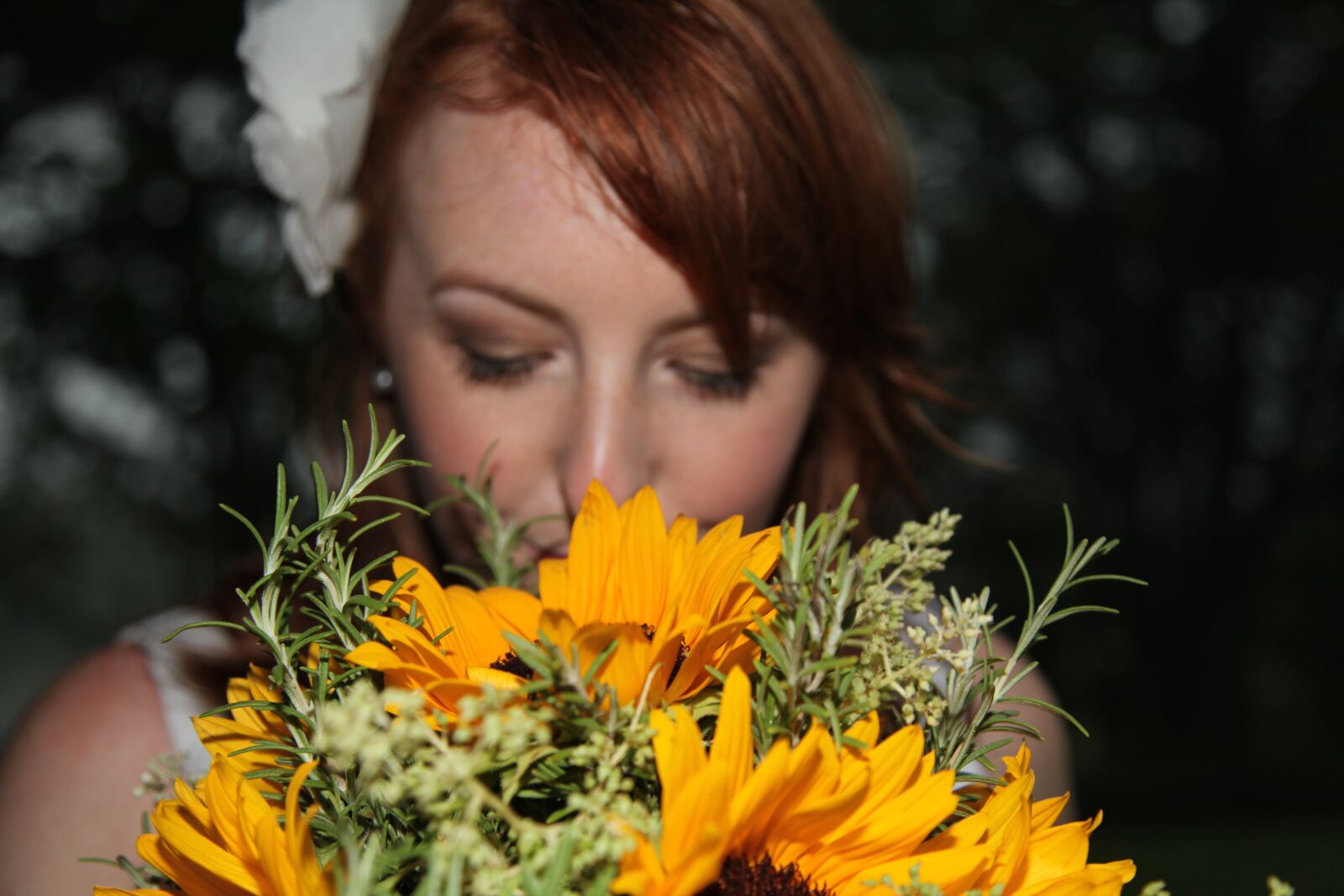 Canon EOS 5D Mark II sample photo. Bride, sunflowers, red hair photography