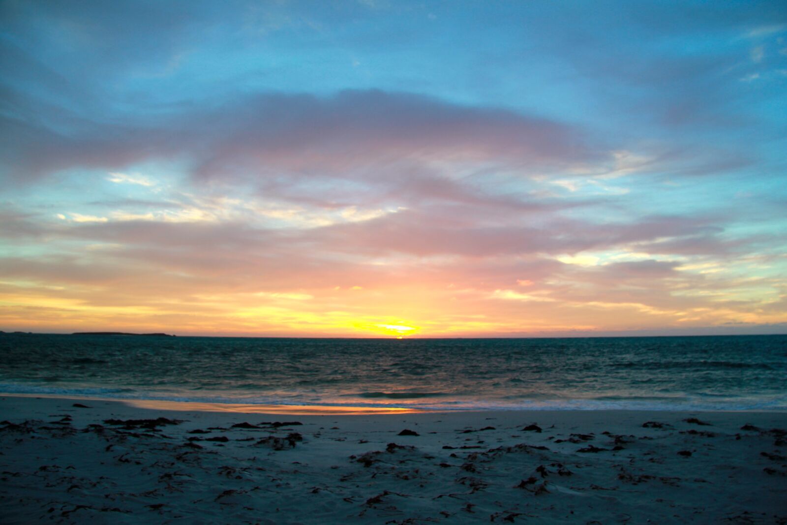 Canon EOS 550D (EOS Rebel T2i / EOS Kiss X4) sample photo. Sunset, sky, nature photography