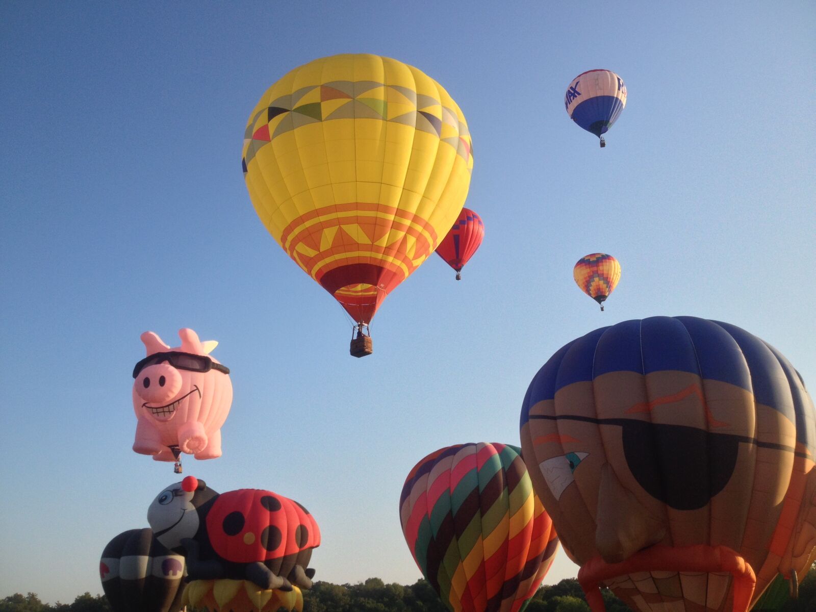 iPhone 4S back camera 4.28mm f/2.4 sample photo. Hot air balloon, balloon photography