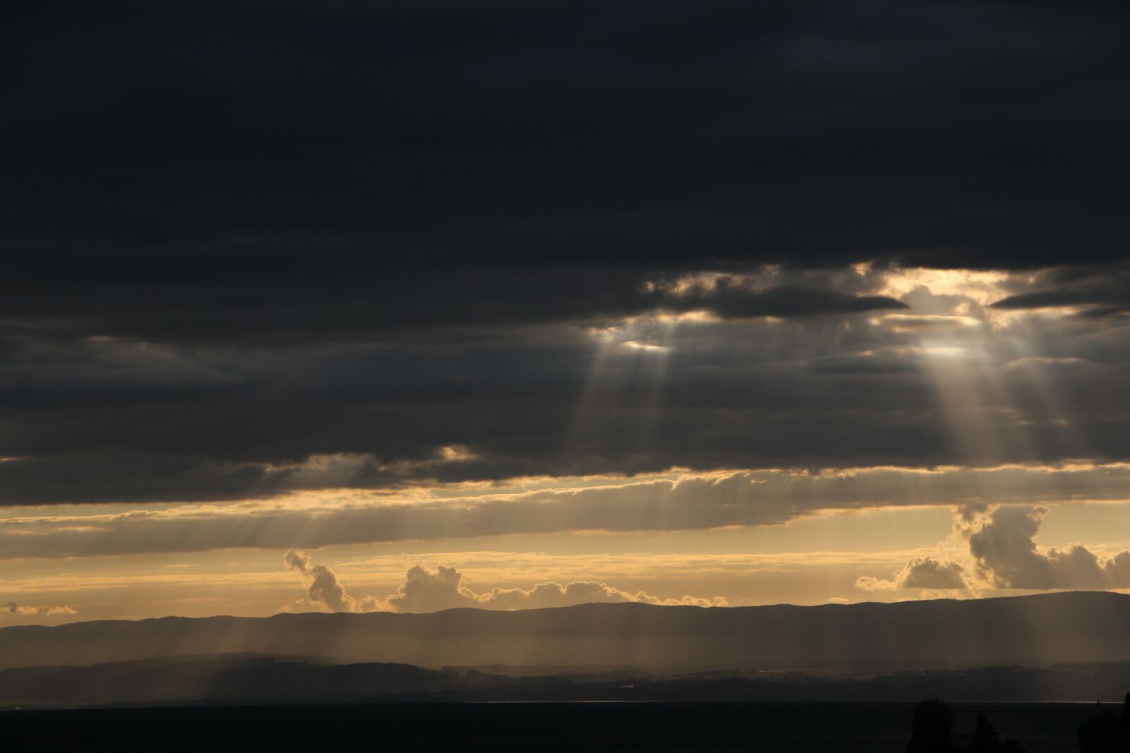 Canon EOS 70D sample photo. Dramatic sky, sunset, lake photography