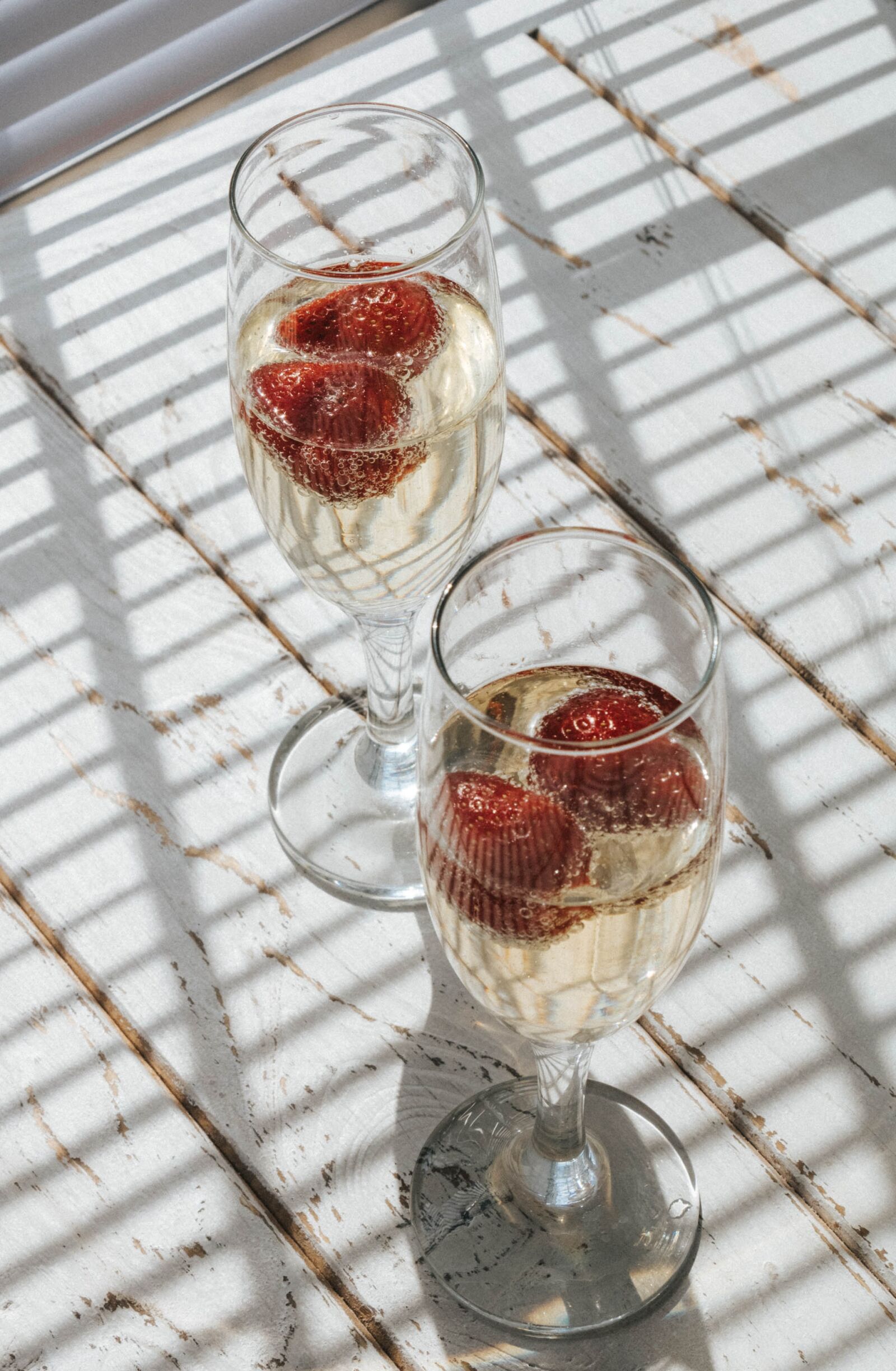 Canon EOS 2000D (EOS Rebel T7 / EOS Kiss X90 / EOS 1500D) sample photo. Champagne, strawberry, wine glasses photography