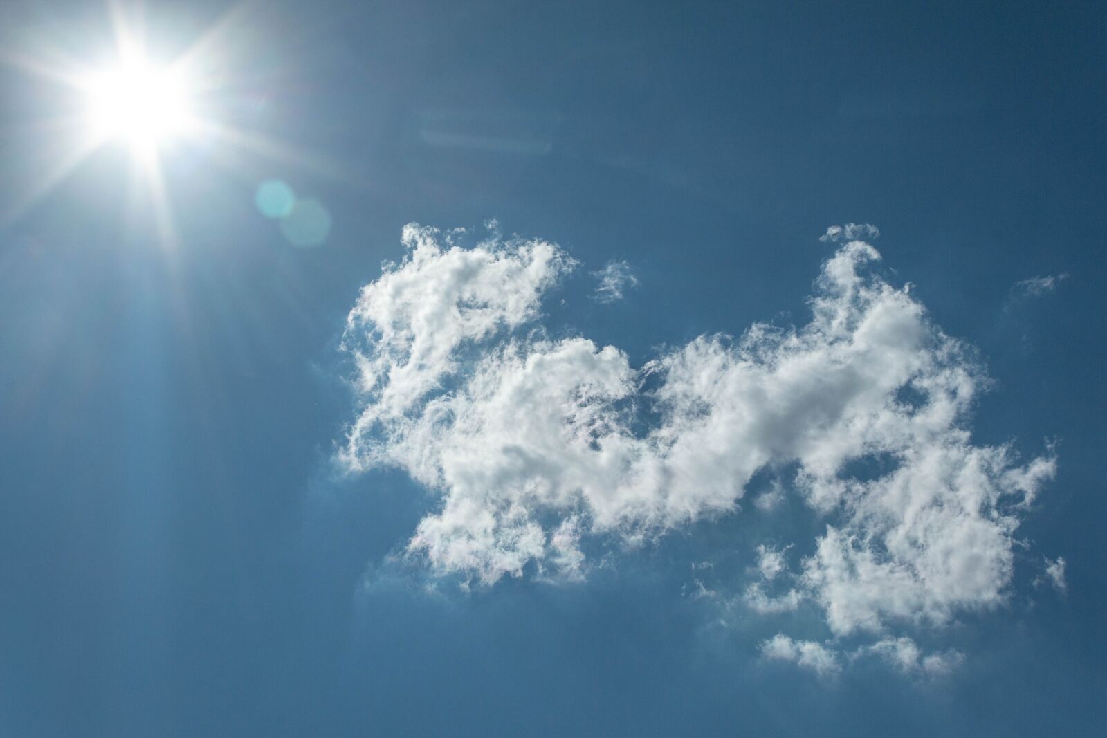 Canon EOS 70D + Canon EF-S 18-55mm F3.5-5.6 IS sample photo. Sky, sunshine, blue photography