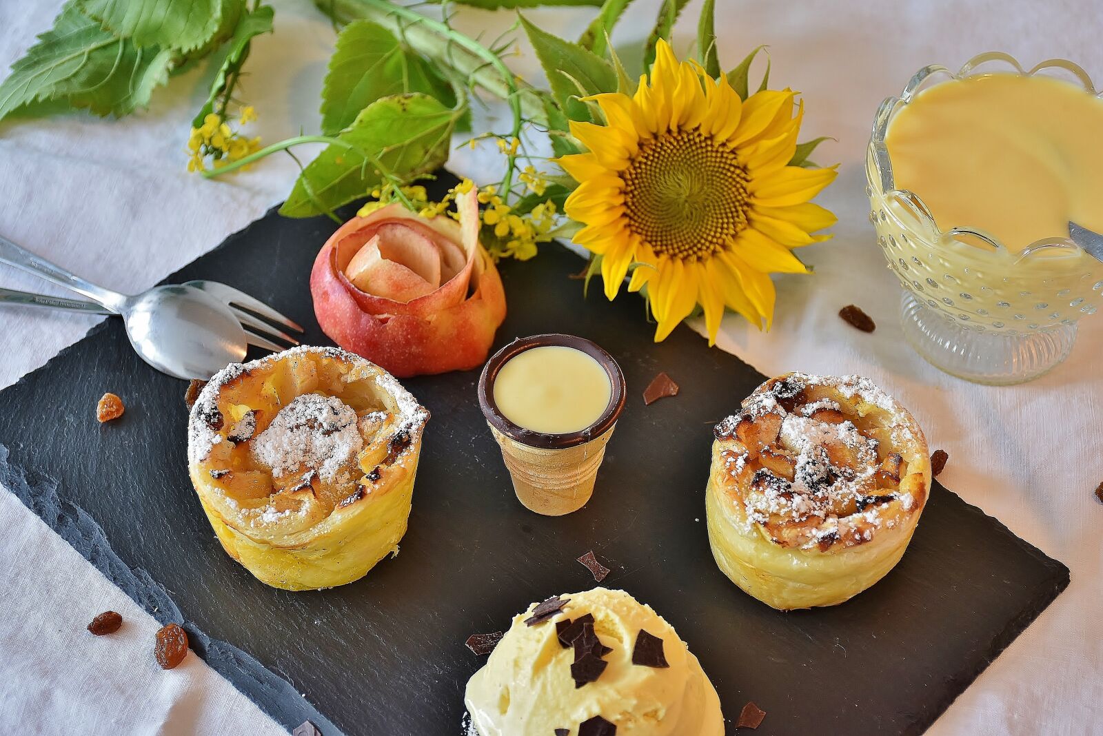 Nikon D7200 sample photo. Strudel, apple strudel, apple photography