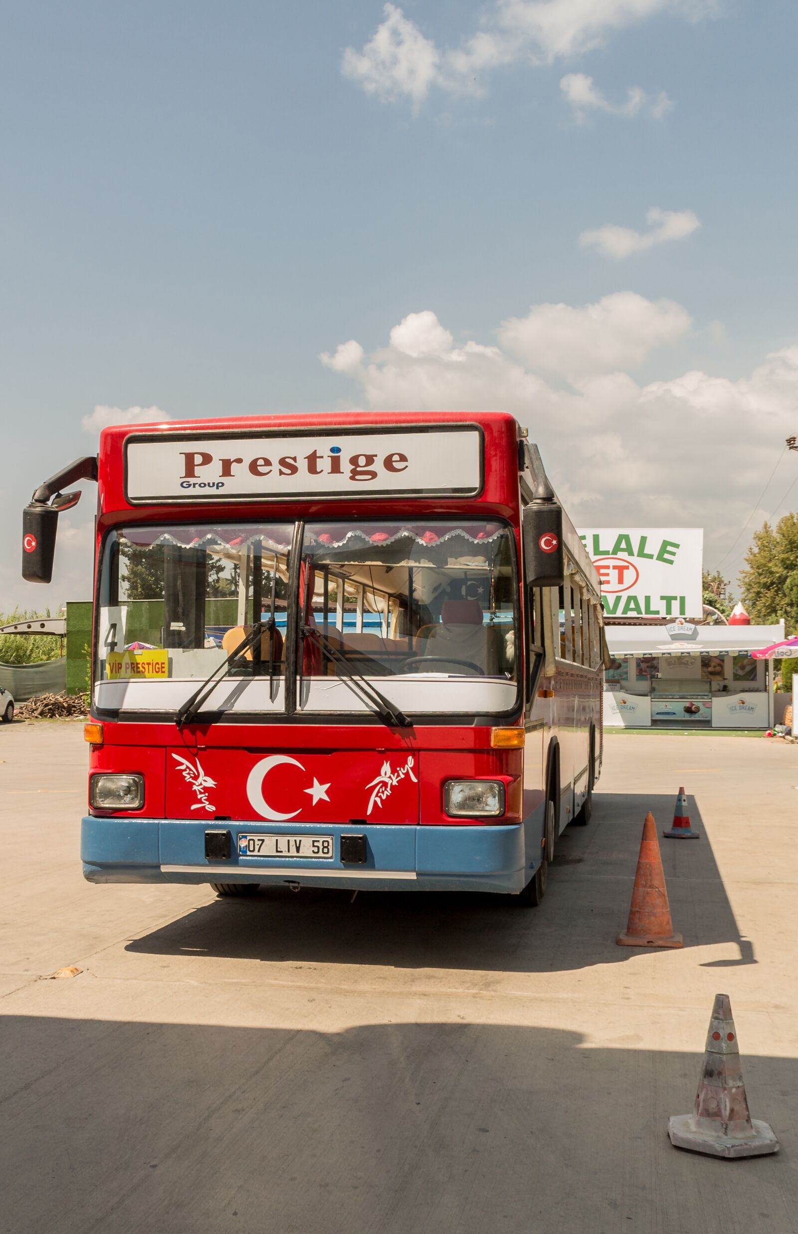Canon EOS 700D (EOS Rebel T5i / EOS Kiss X7i) sample photo. Bus, prestige, turkey photography