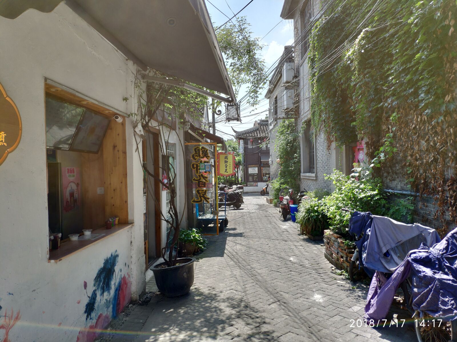 Xiaomi MI 8 sample photo. Alley, sunshine, bright photography