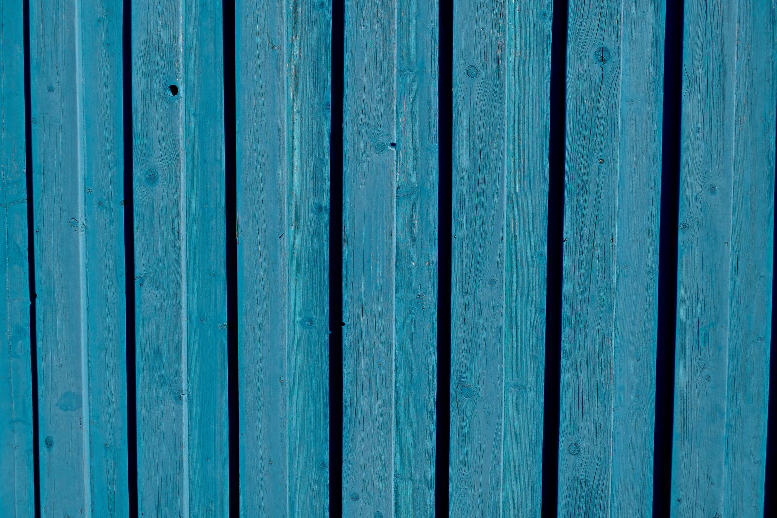 Panasonic Lumix DMC-FZ1000 sample photo. Blue, wood, wooden wall photography