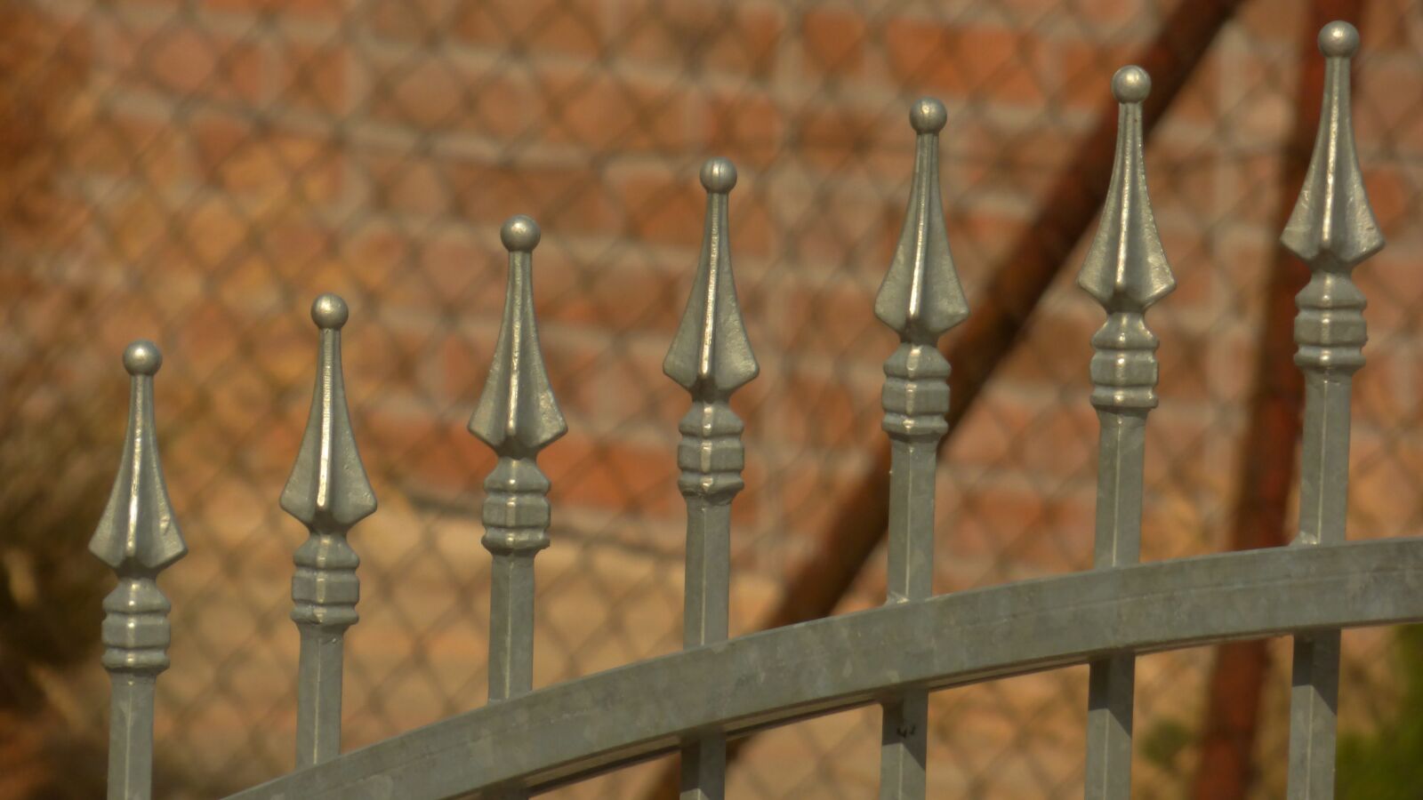 Panasonic DMC-FZ72 sample photo. Fence, ornaments, metal photography