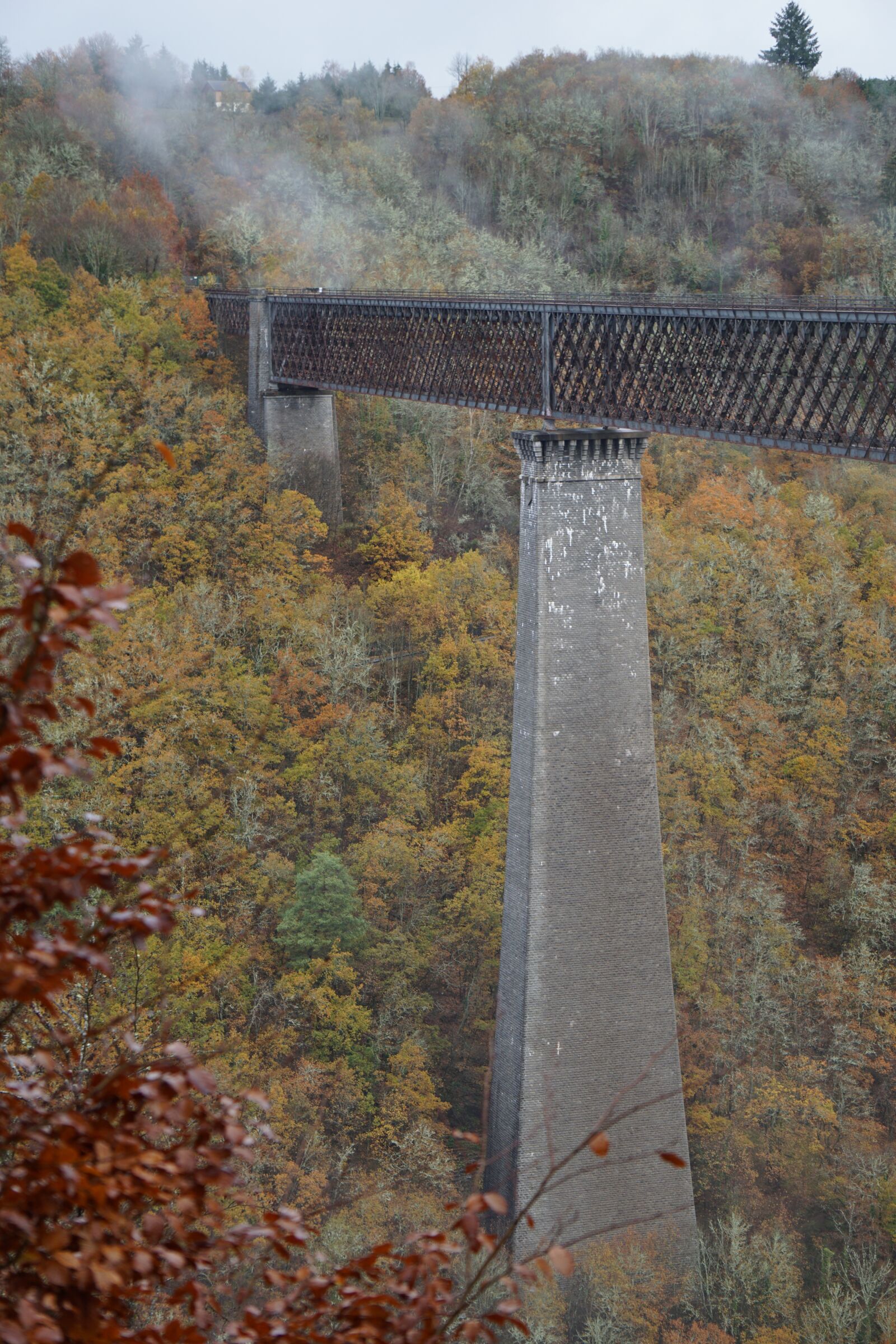 Sony E 55-210mm F4.5-6.3 OSS sample photo. Auvergne, sioule, viaduc photography