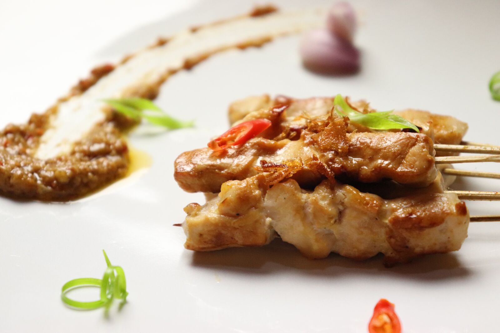 Canon EOS 200D (EOS Rebel SL2 / EOS Kiss X9) sample photo. Satay, chicken satay, indonesian photography