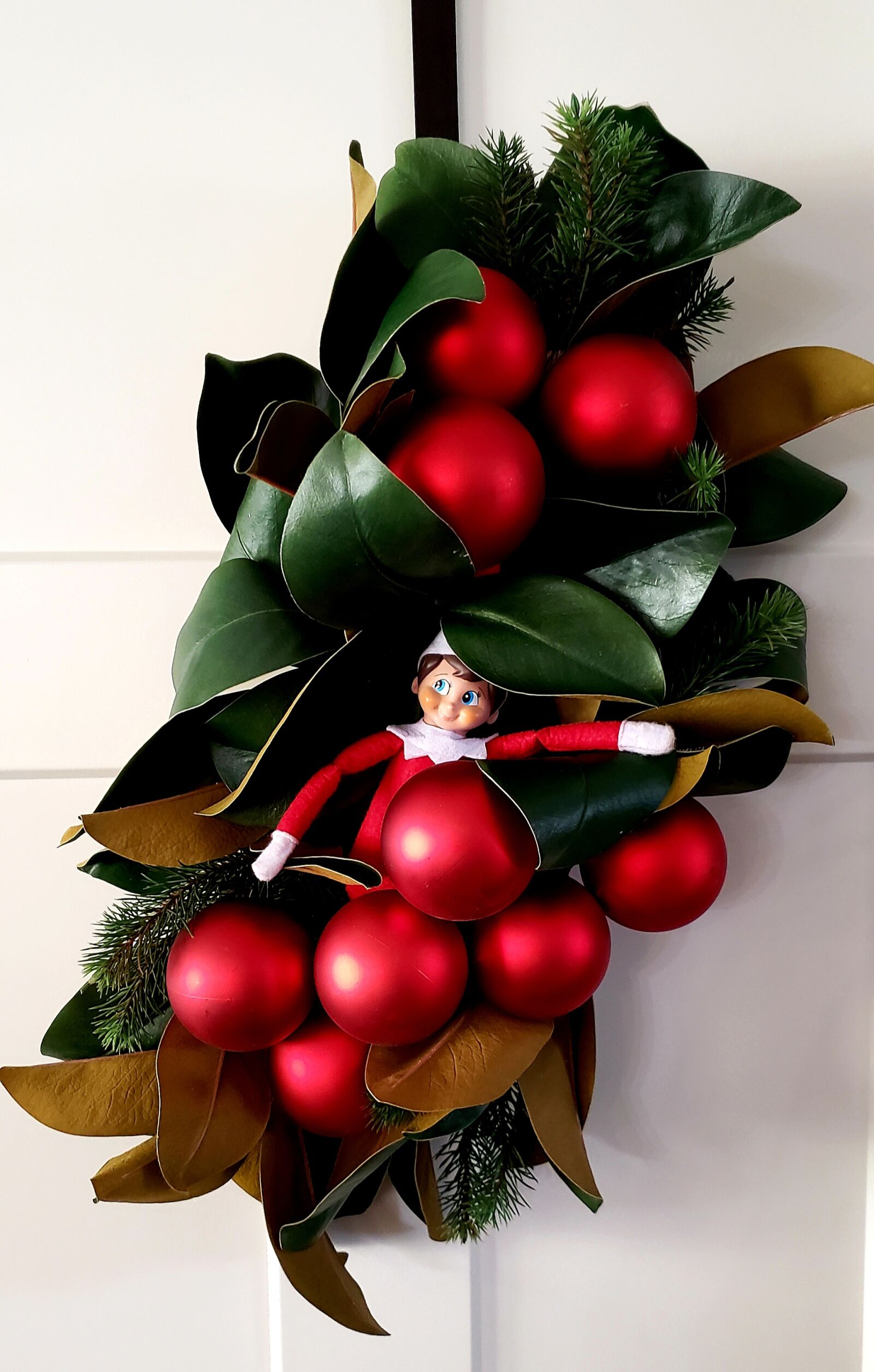 Samsung Galaxy S9+ sample photo. Elf, christmas, wreath photography