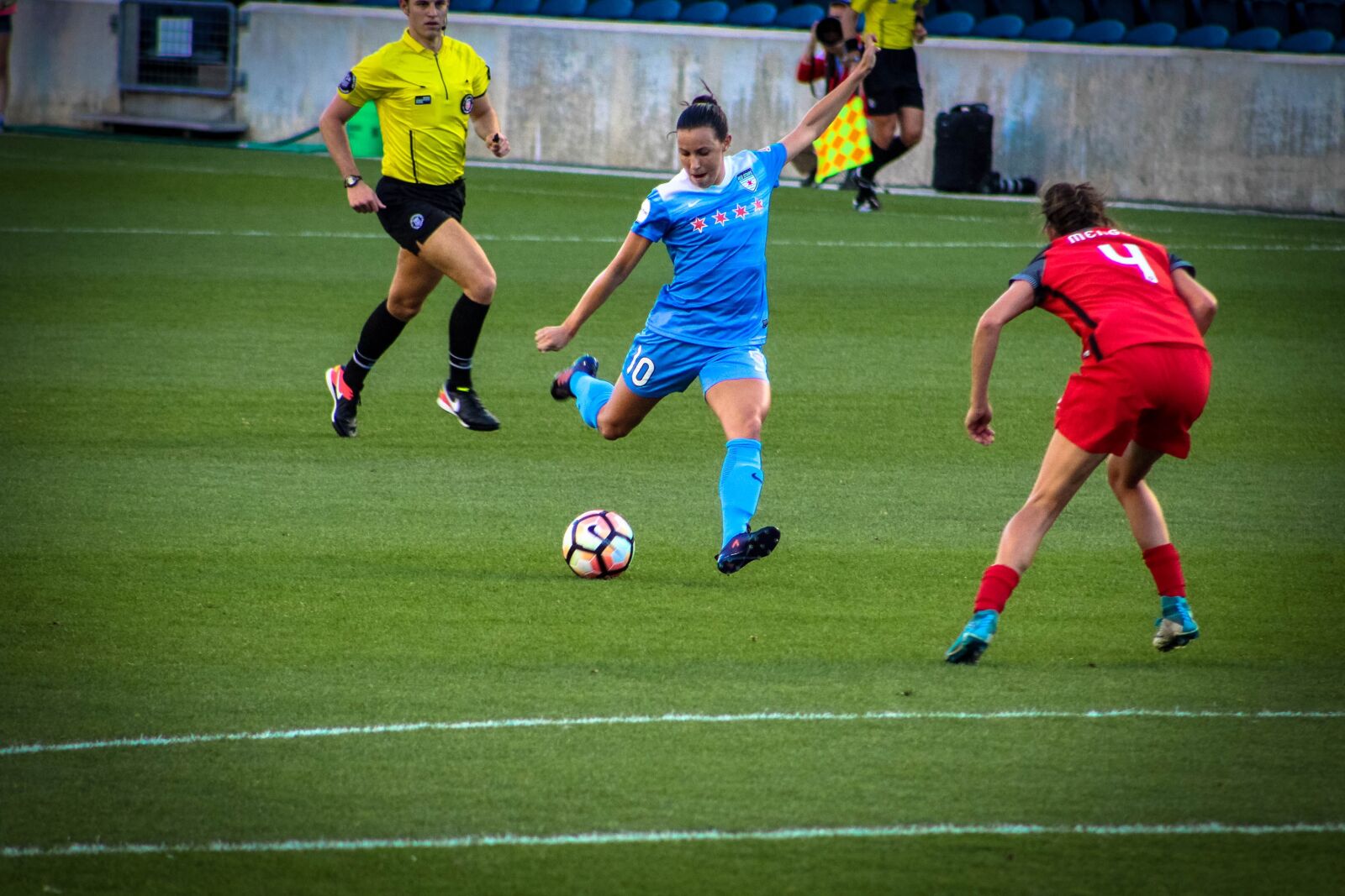 Canon EOS 1300D (EOS Rebel T6 / EOS Kiss X80) sample photo. Soccer, competition, football photography