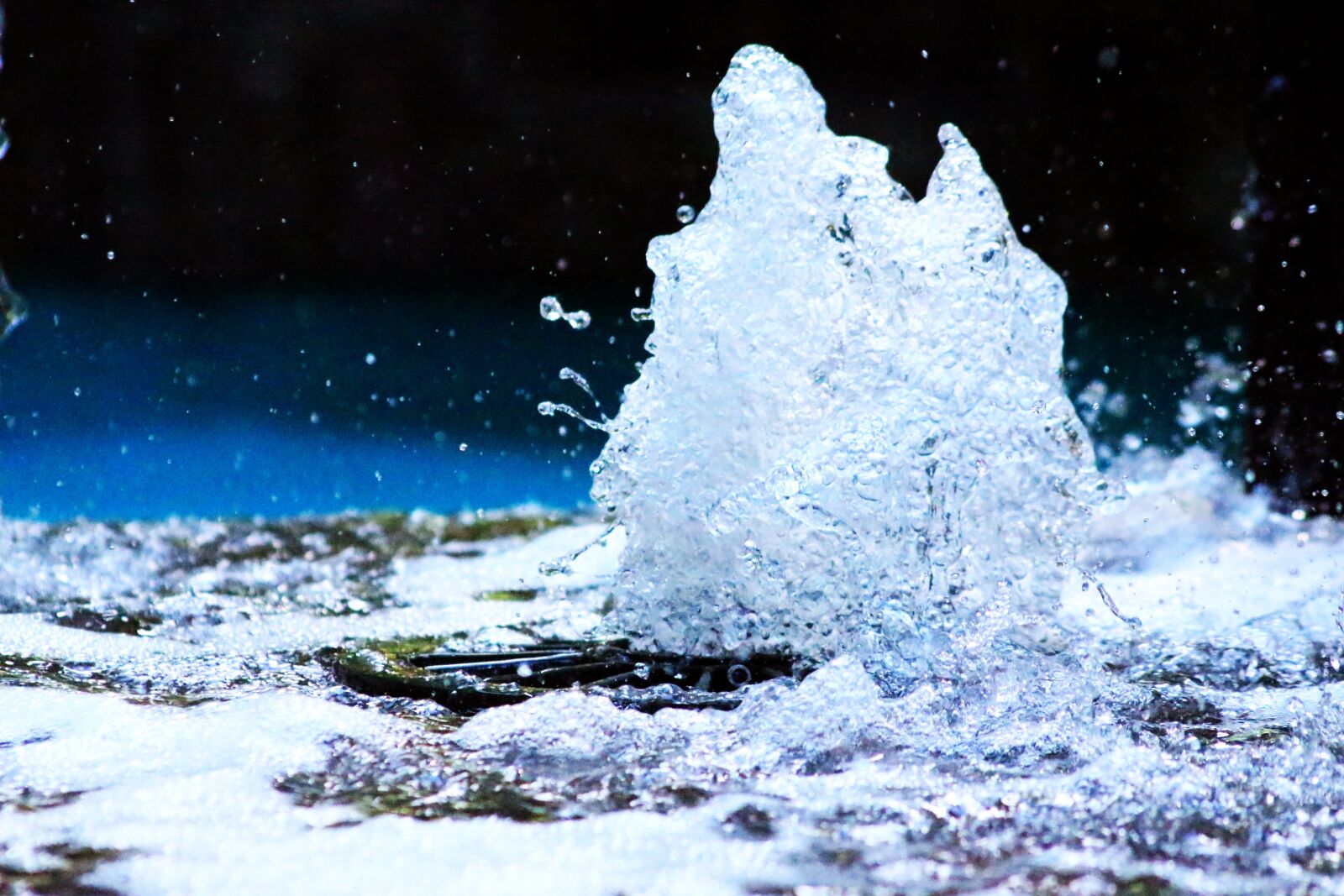 Canon EOS 700D (EOS Rebel T5i / EOS Kiss X7i) sample photo. Fountain, water, drop of photography