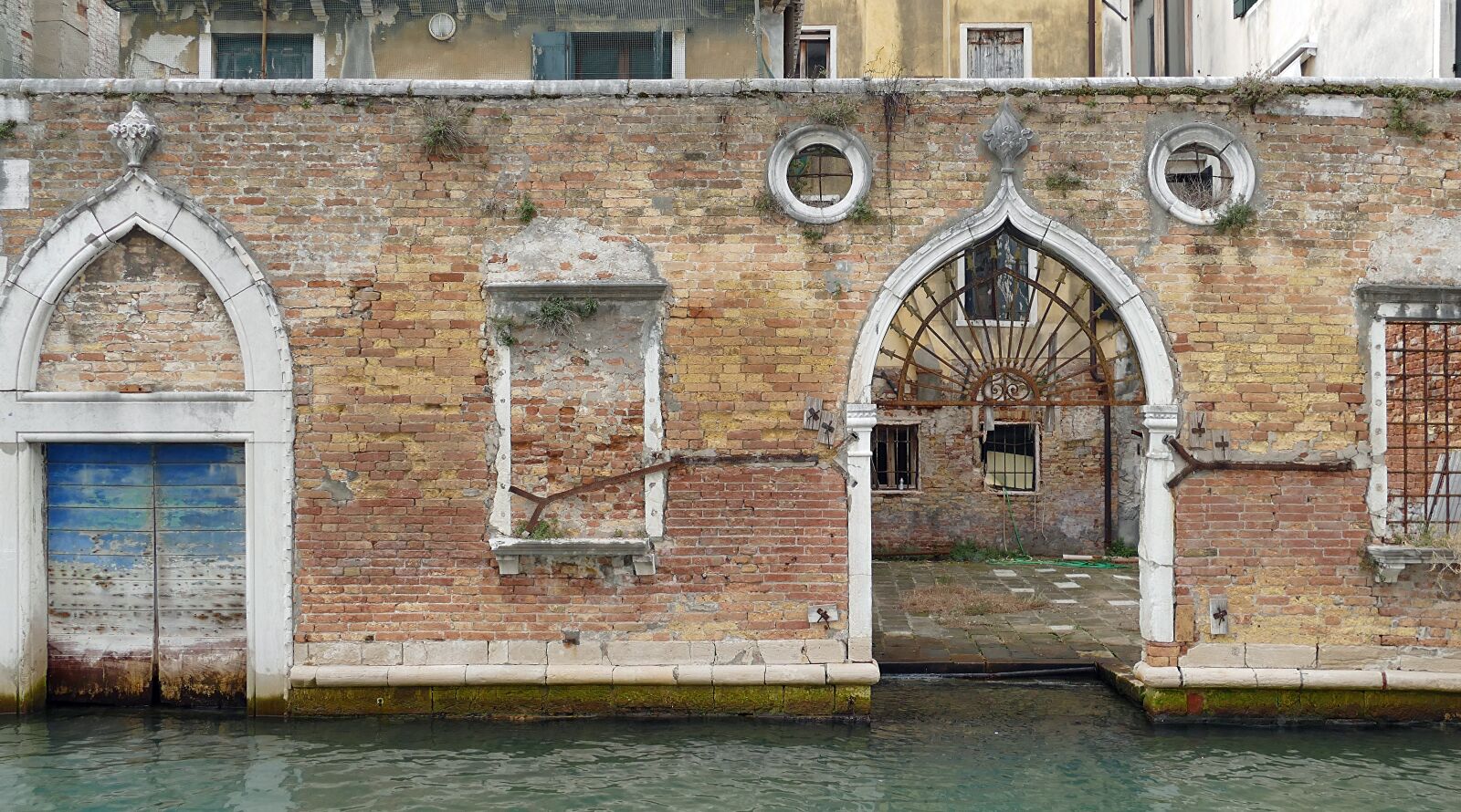 Panasonic Lumix DMC-FZ1000 sample photo. Venice, secondary channel, romantic photography