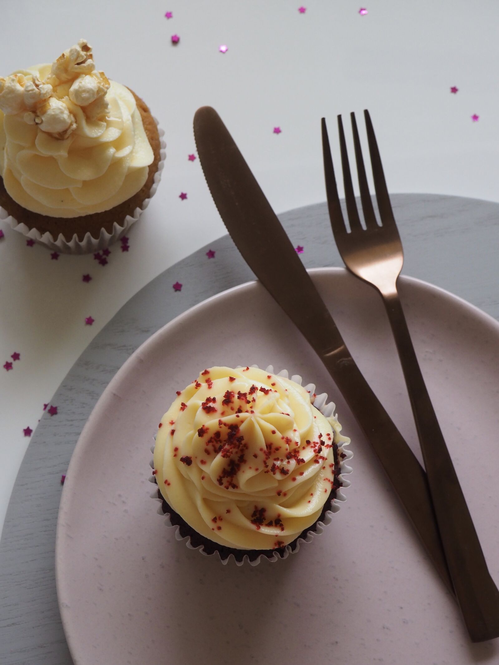 Olympus OM-D E-M10 II sample photo. Food, fork, sweet photography