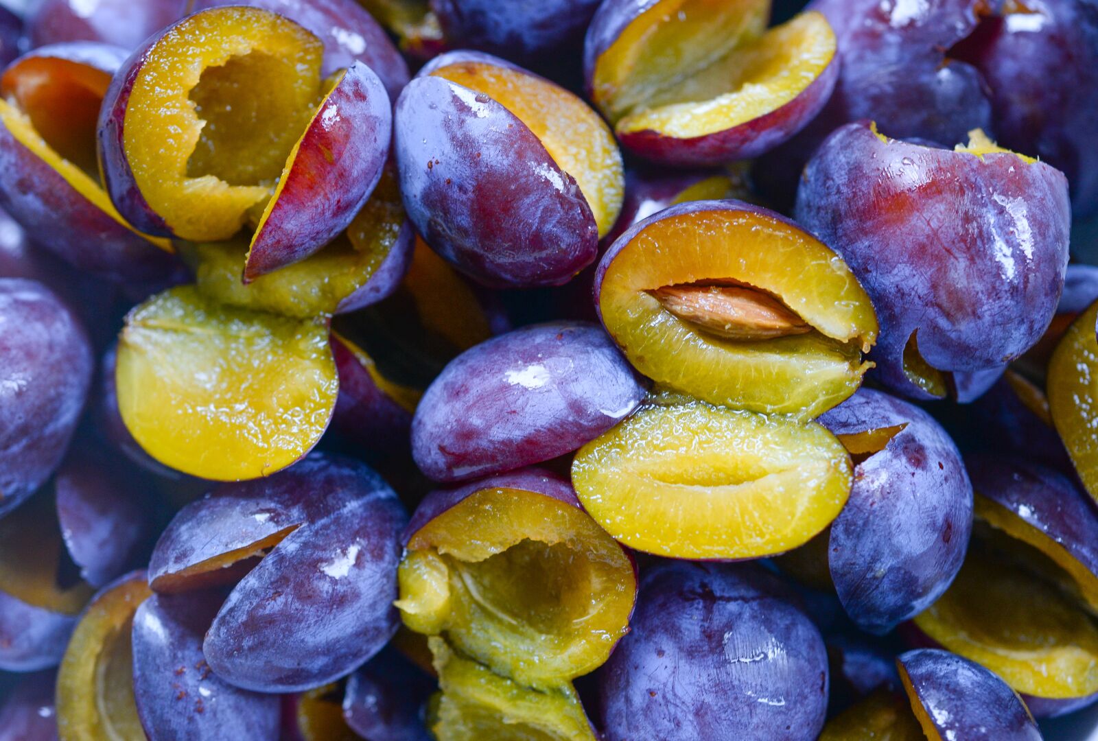 Nikon D610 sample photo. Plums, food, macro photography