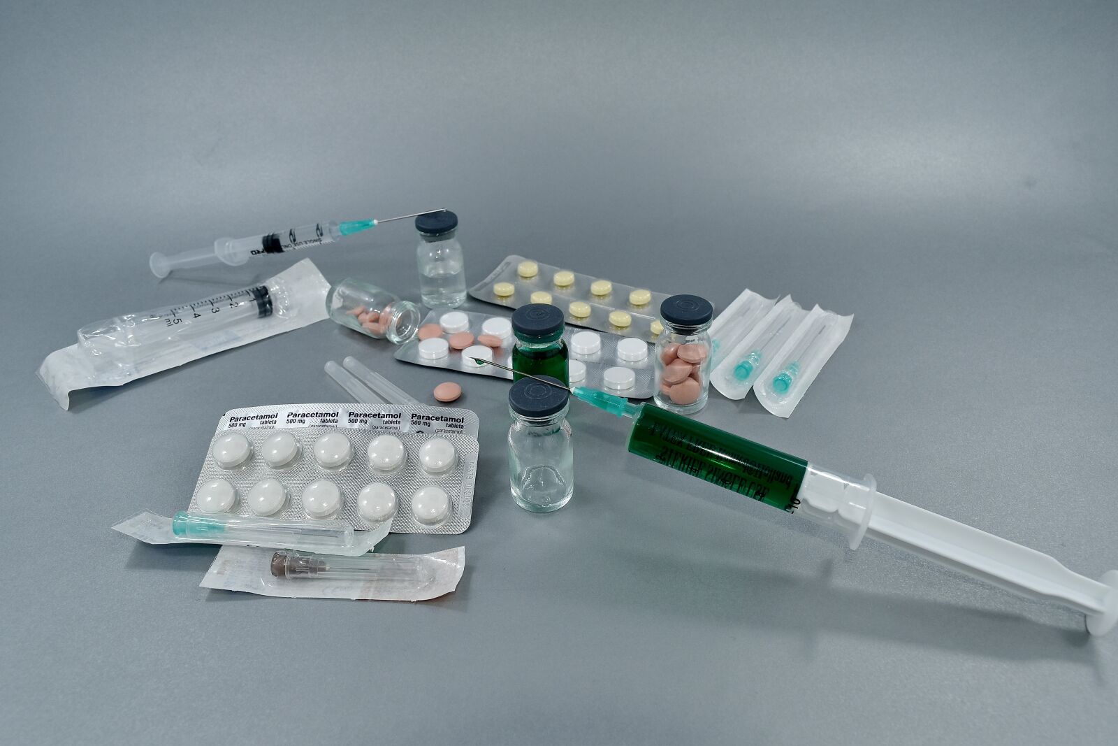 Nikon D5500 sample photo. Coronavirus, covid-19, cure, medical photography