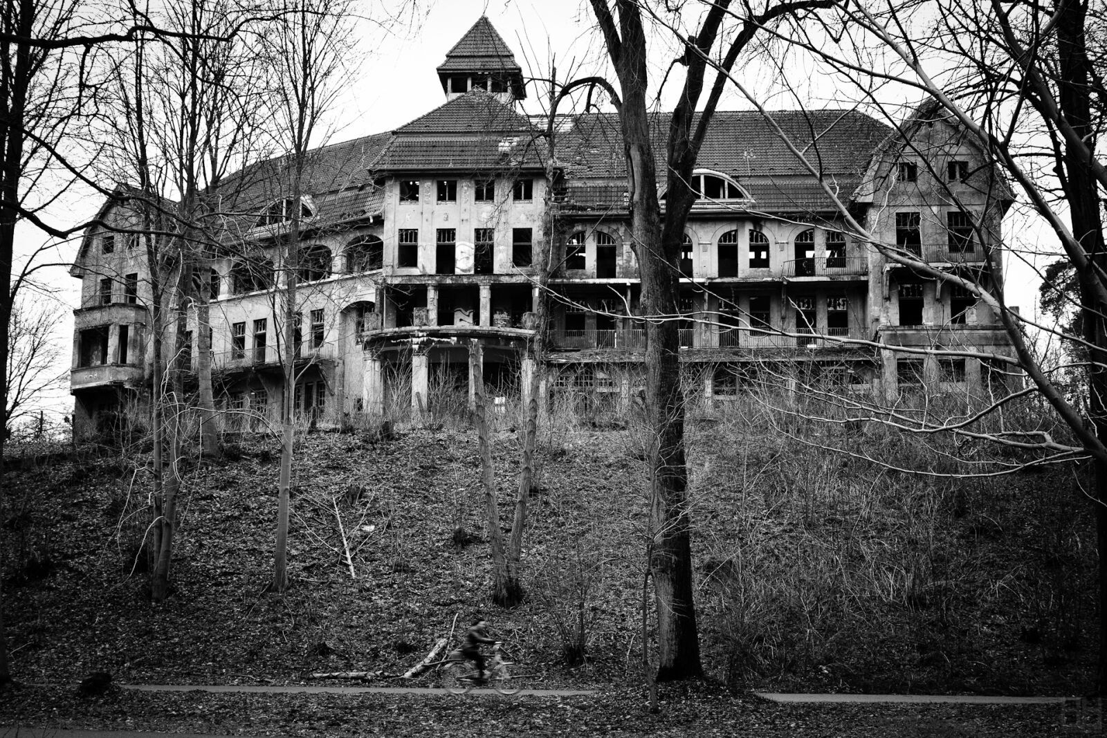 Canon EOS 7D sample photo. Castle, old, gloomy photography