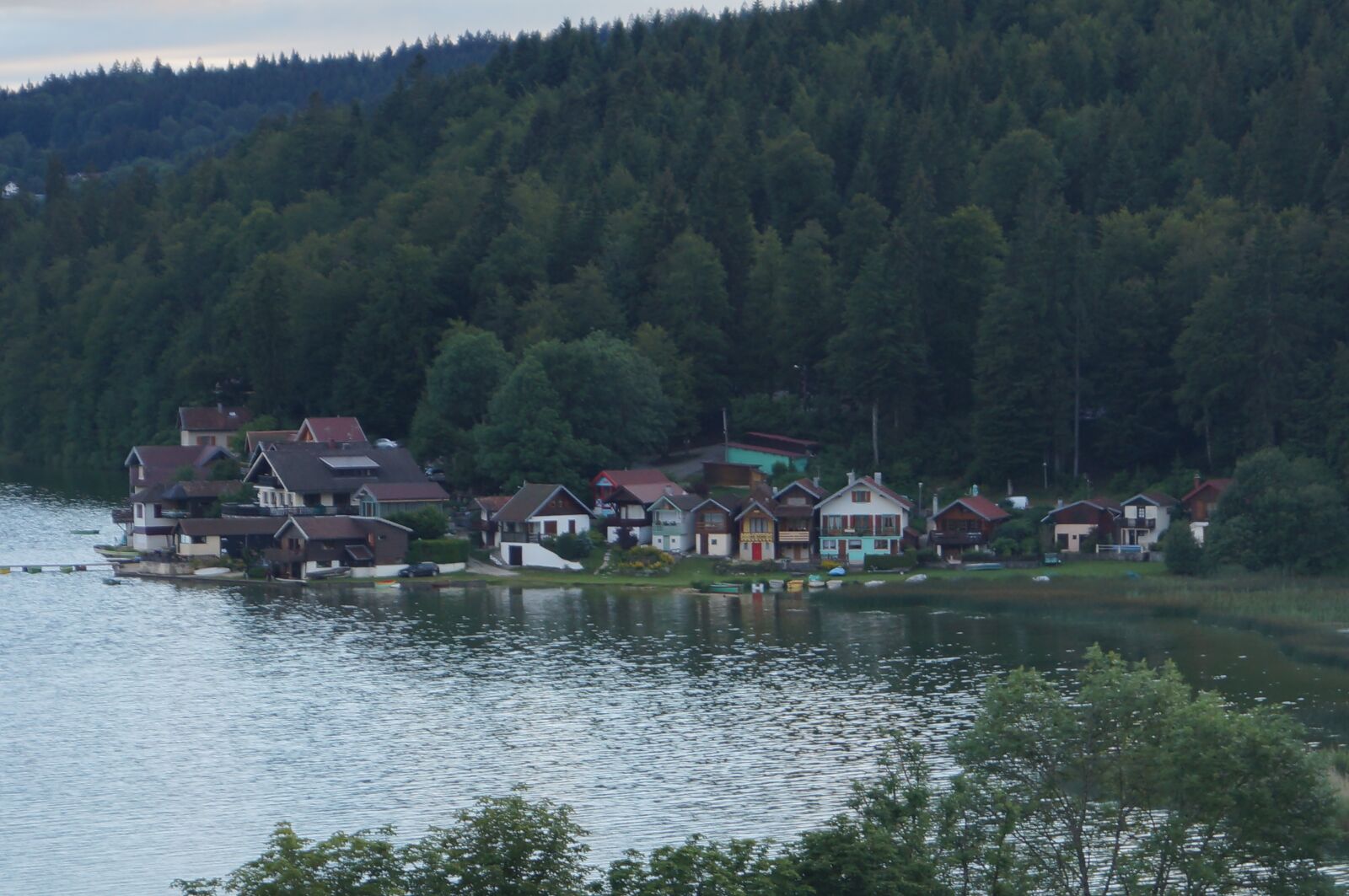 Sony SLT-A37 sample photo. Village, lake, nature photography