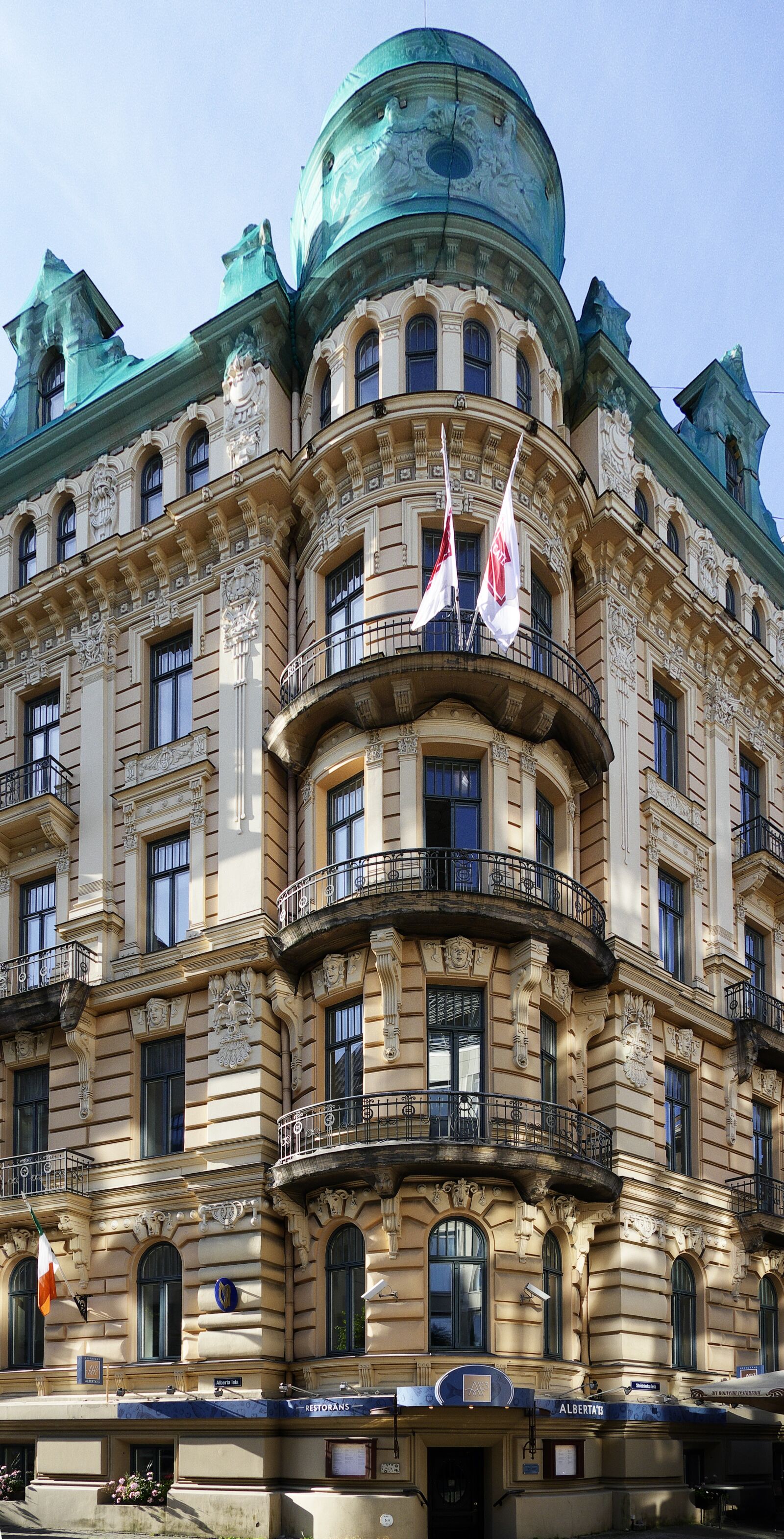 Panasonic Lumix DMC-FZ1000 sample photo. Art nouveau, facade, architecture photography