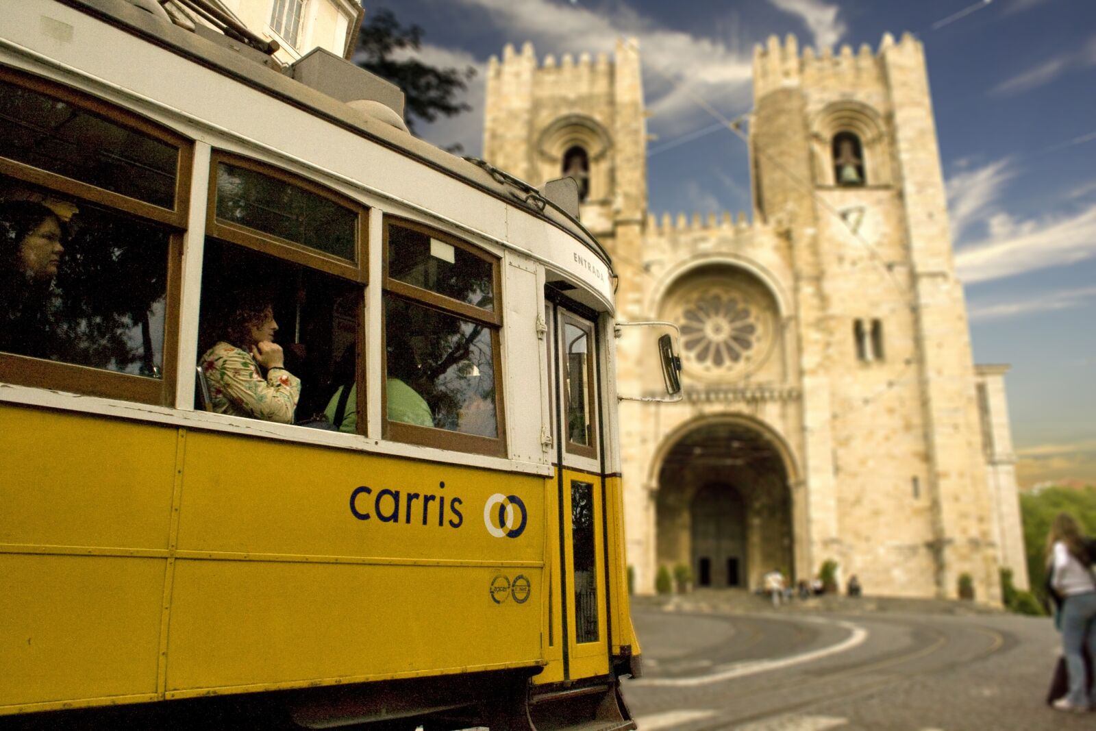 Canon EOS 400D (EOS Digital Rebel XTi / EOS Kiss Digital X) sample photo. Lisabona, lisbon cathedral, cathedral photography
