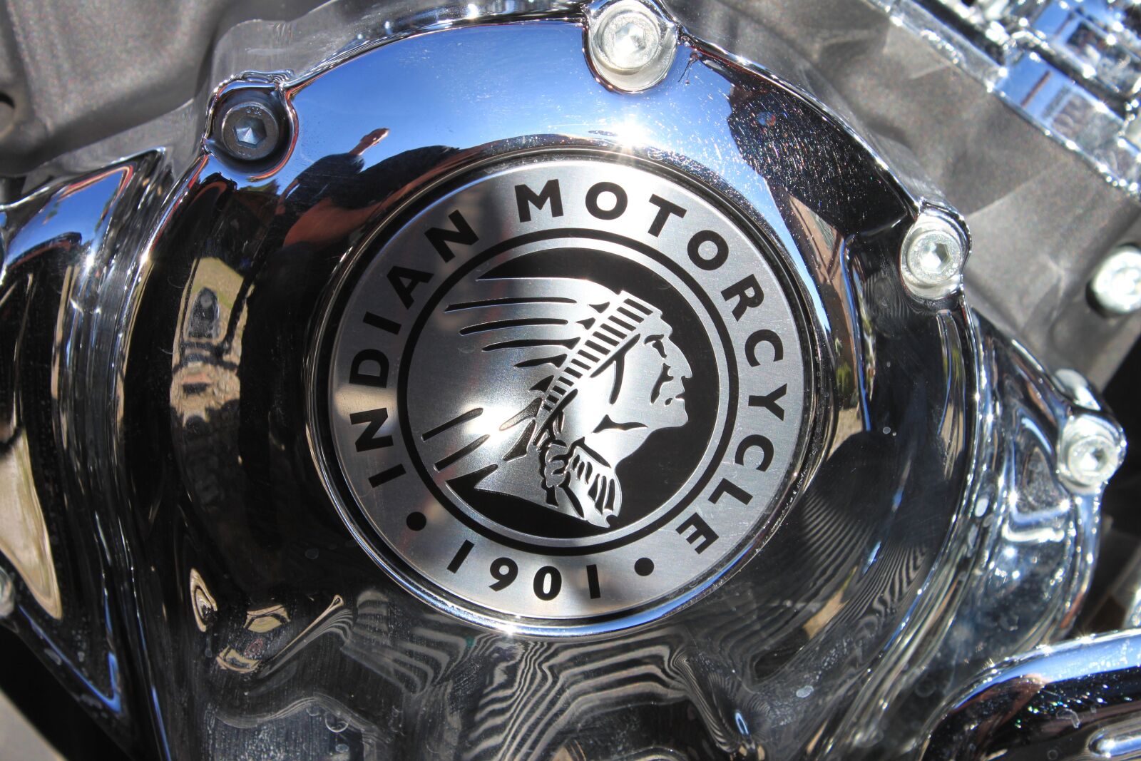 Canon EOS 500D (EOS Rebel T1i / EOS Kiss X3) sample photo. Motorcycle, indian, chrome photography