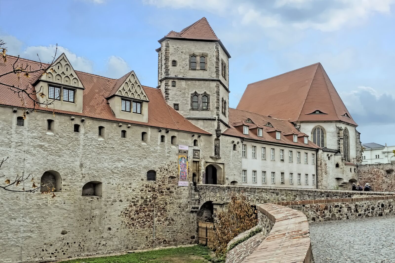 Olympus OM-D E-M5 II + Olympus M.Zuiko Digital ED 12-40mm F2.8 Pro sample photo. Moritz castle, hall, saale photography