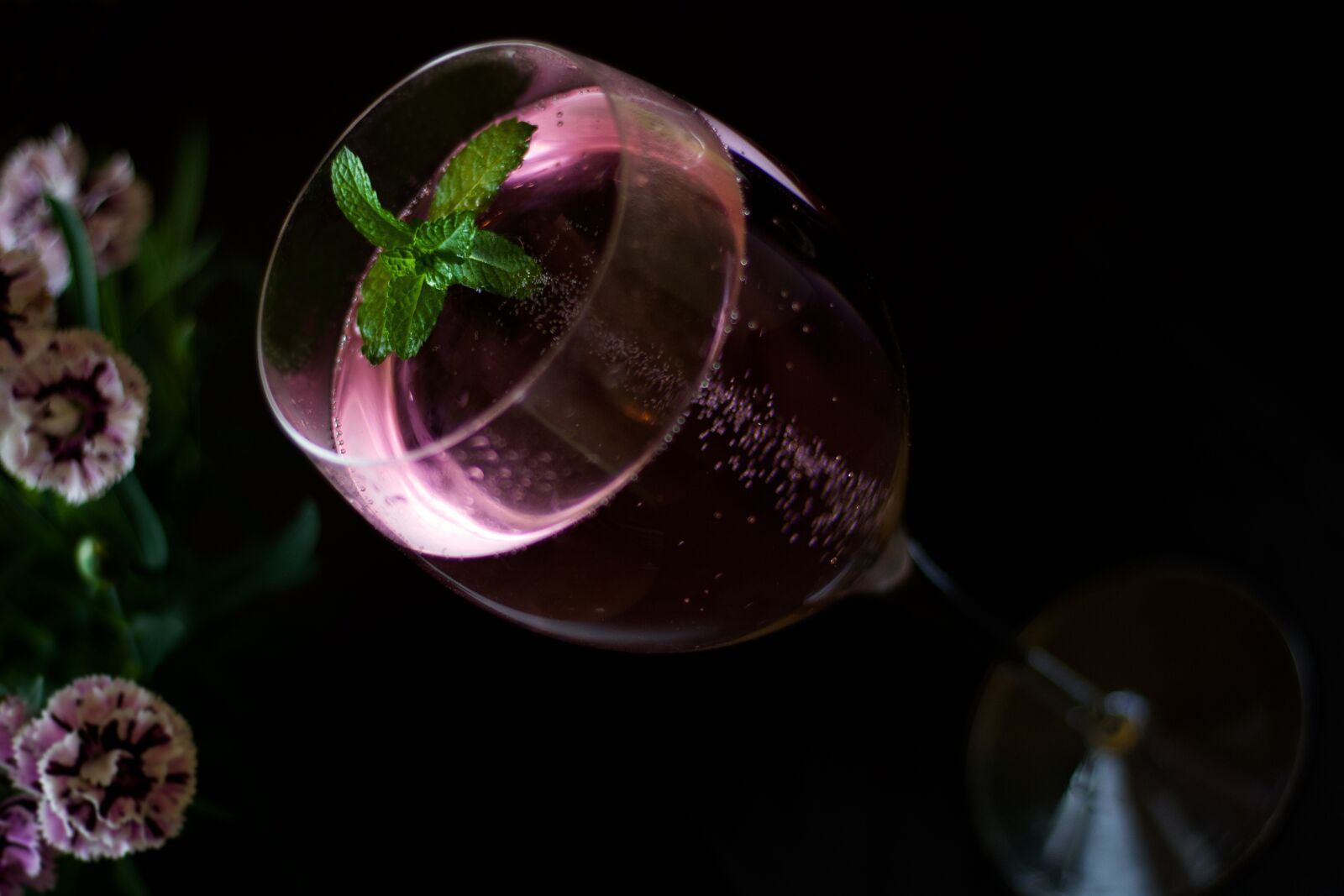 Canon EOS 600D (Rebel EOS T3i / EOS Kiss X5) + Canon EF 50mm F1.8 STM sample photo. Champagne, glass, drink photography