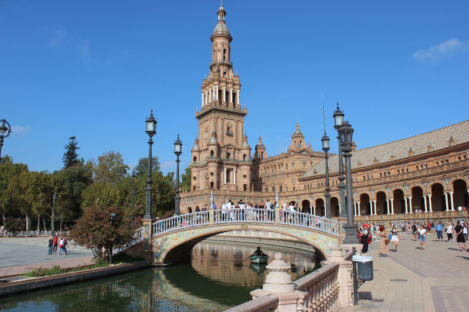 Canon EOS 600D (Rebel EOS T3i / EOS Kiss X5) sample photo. Seville, spain, area photography