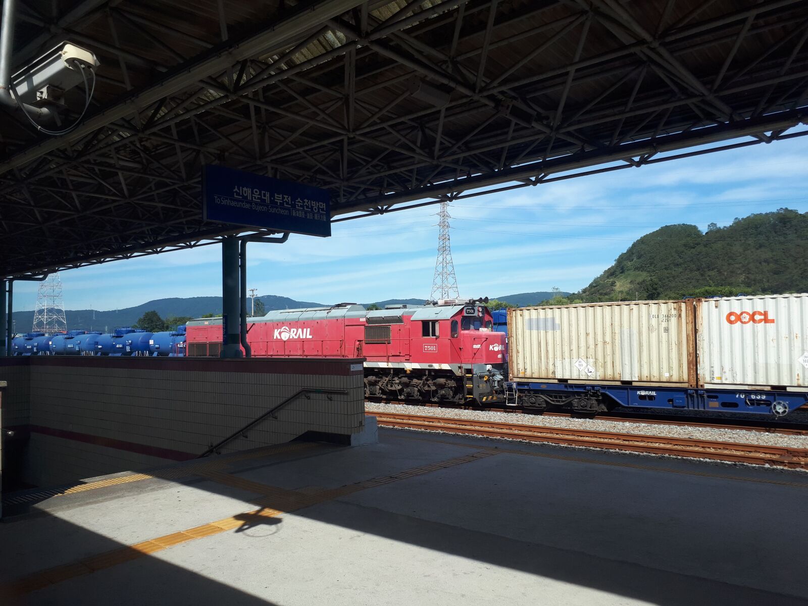 Samsung Galaxy A5(2017) sample photo. Train, korea, railway photography