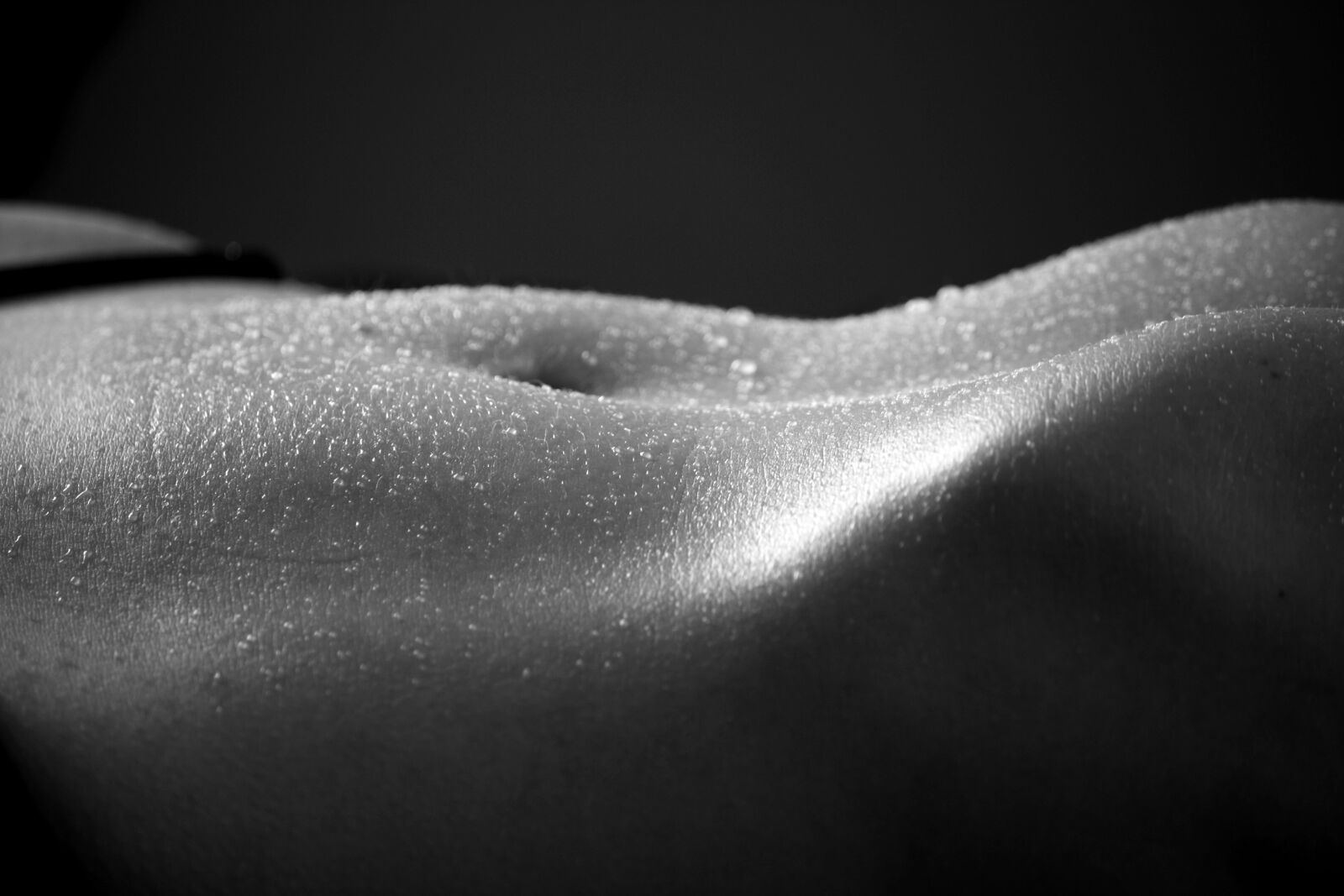 Canon EOS 450D (EOS Rebel XSi / EOS Kiss X2) sample photo. Belly, skin, drip photography
