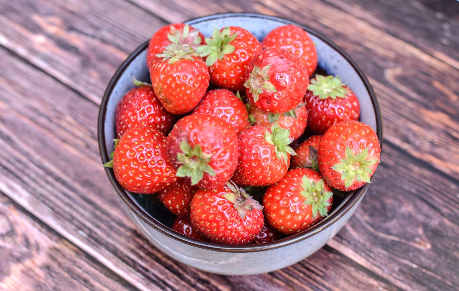 Nikon D3100 sample photo. Strawberries, fruit, healthy photography