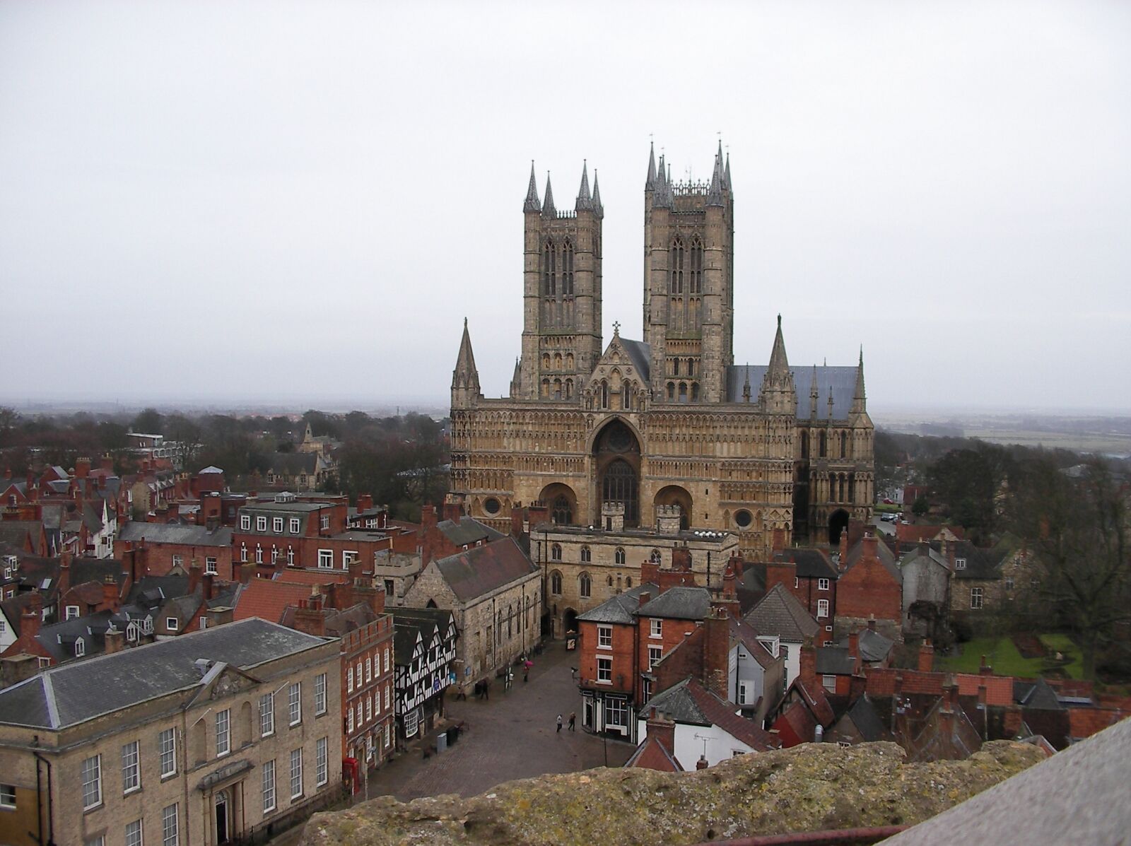SANYO C40 sample photo. Lincoln, cathedral, old photography