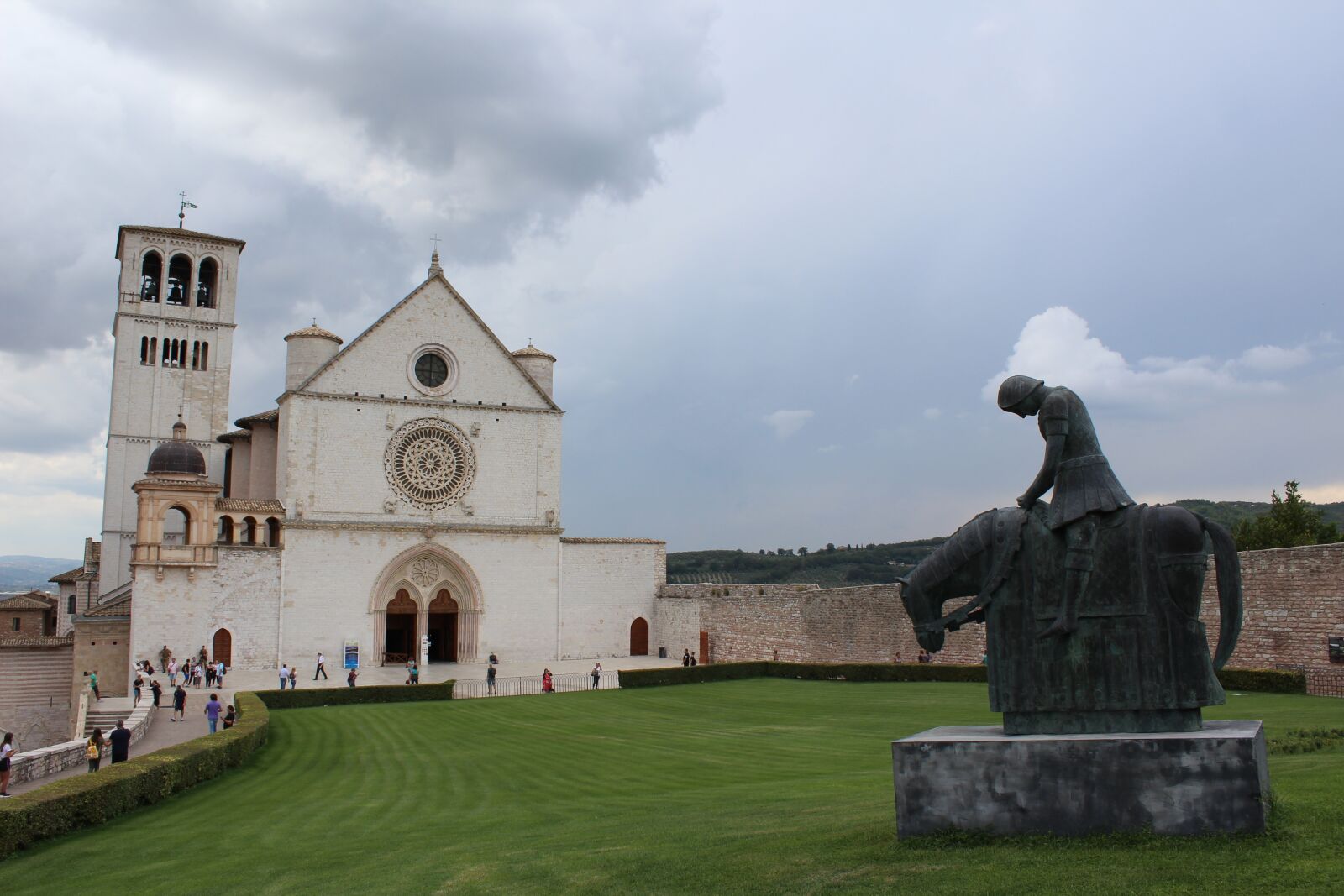 Canon EOS 1200D (EOS Rebel T5 / EOS Kiss X70 / EOS Hi) sample photo. Umbria, assisi, basilica photography