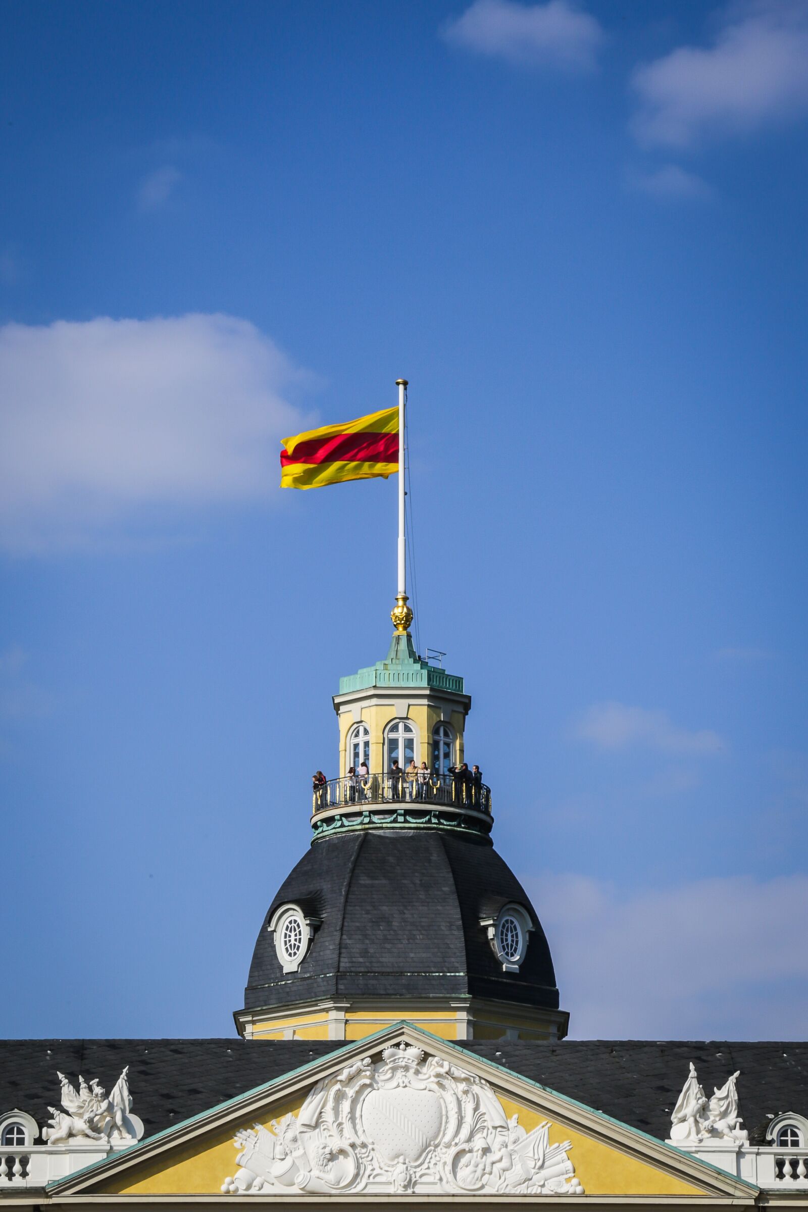 Canon EF 24-105mm F4L IS USM sample photo. Flag, castle, karlsruhe photography
