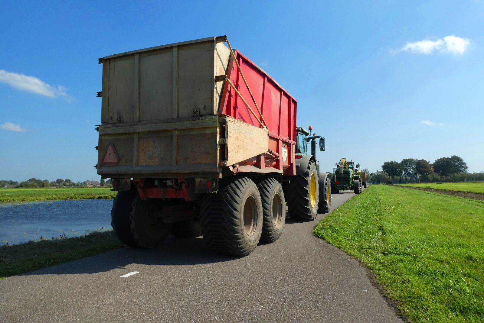 Panasonic Lumix DC-ZS70 (Lumix DC-TZ90) sample photo. Tractor, agriculture, farmer photography