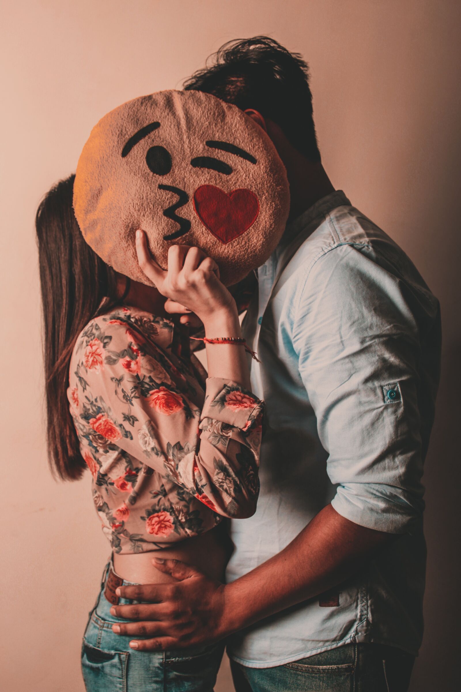 Canon EOS 700D (EOS Rebel T5i / EOS Kiss X7i) sample photo. Couple, kissing, kiss photography