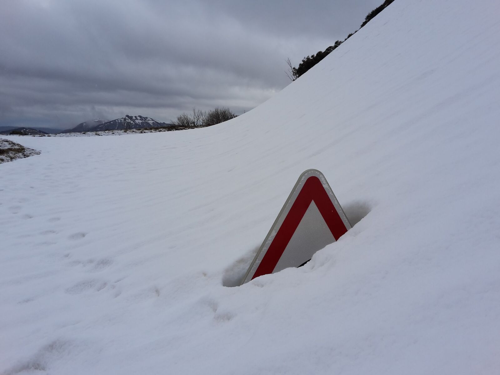 Samsung Galaxy S5 Mini sample photo. Snow, mountain, winter photography